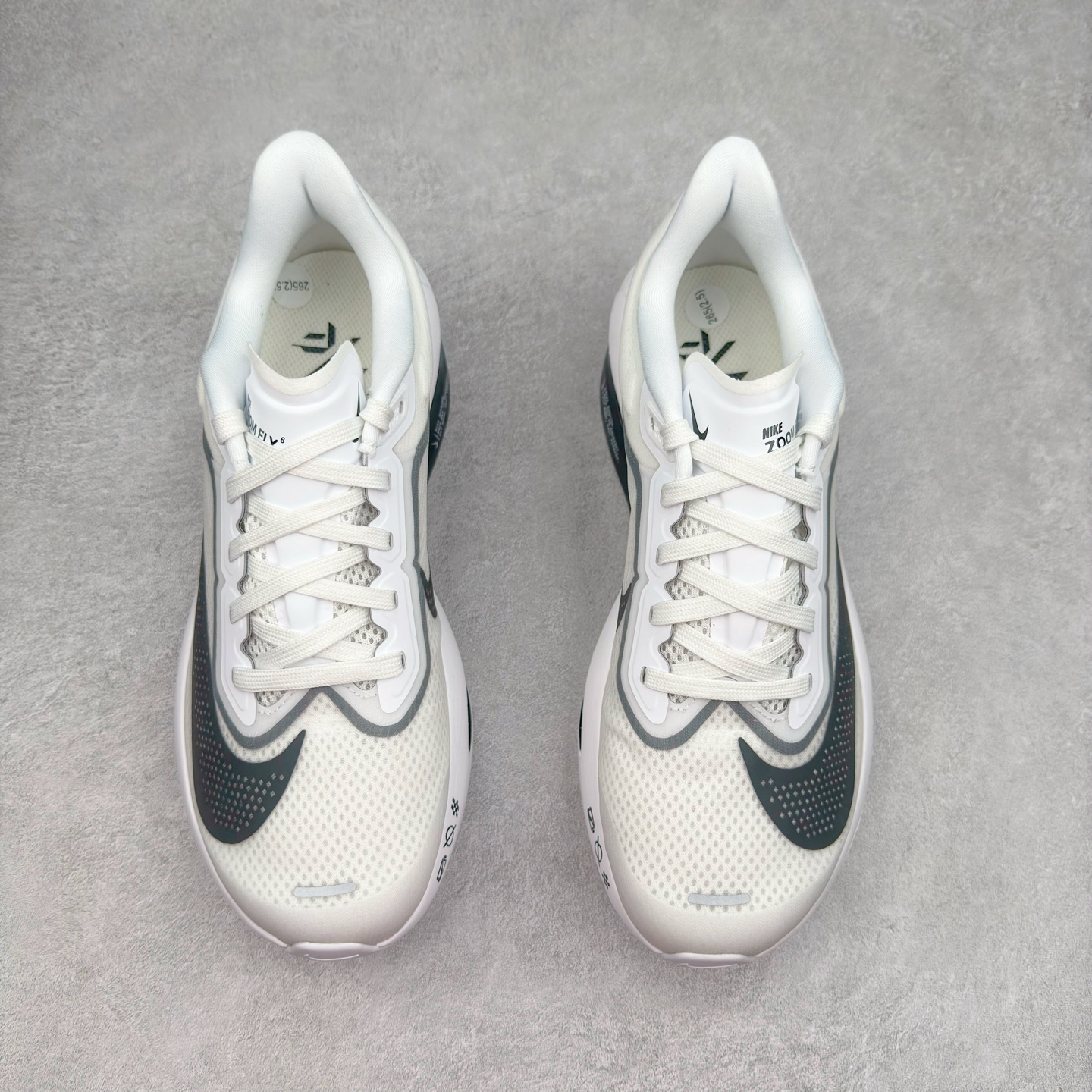 图片[2]-＃TG纯原 NK ZoomX Invincible Run Flyknit 6 轻量跑鞋 飞织低帮休闲运动慢跑鞋 厚底增高 老爹鞋 此鞋专为短跑运动员而生 是为 5 至 10 公里距离的赛事和训练打造 整体设计采用流线型的轻质工程网眼材质构成鞋面 并与其他 Running 旗舰鞋款同样搭载全脚掌 ZoomX 缓冲中底 搭配 Pebax 物料与橡胶外底 ZoomX StreakFly 首发配色以Prototype呈现 其灵感是来自开发期间的磨损测试 透过编号的标记与内侧的预期跑步距离突出研发过程 尺码：36 36.5 37.5 38 38.5 39 40 40.5 41 42 42.5 43 44 45-选品中心