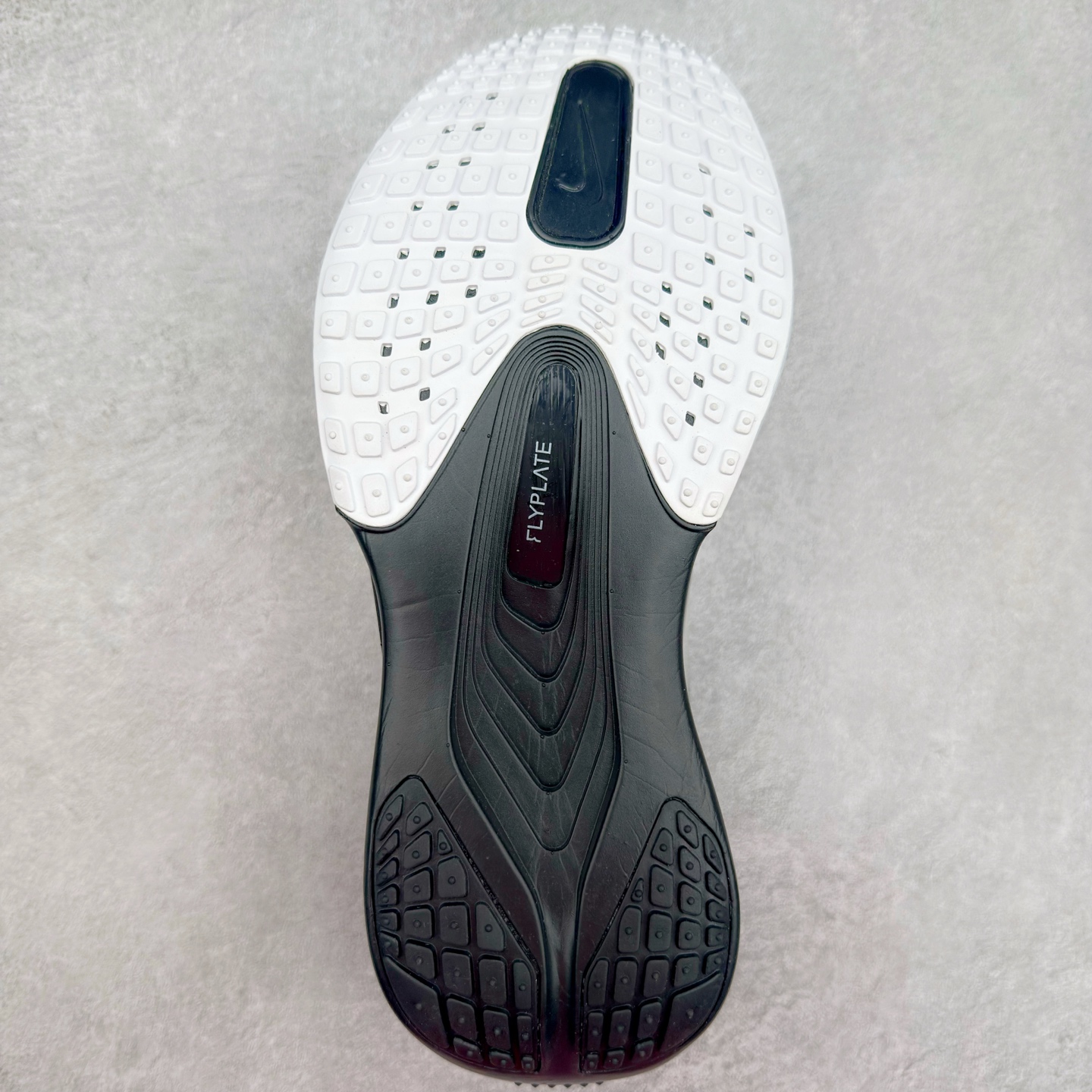 图片[9]-＃TG纯原 NK ZoomX Invincible Run Flyknit 6 轻量跑鞋 飞织低帮休闲运动慢跑鞋 厚底增高 老爹鞋 此鞋专为短跑运动员而生 是为 5 至 10 公里距离的赛事和训练打造 整体设计采用流线型的轻质工程网眼材质构成鞋面 并与其他 Running 旗舰鞋款同样搭载全脚掌 ZoomX 缓冲中底 搭配 Pebax 物料与橡胶外底 ZoomX StreakFly 首发配色以Prototype呈现 其灵感是来自开发期间的磨损测试 透过编号的标记与内侧的预期跑步距离突出研发过程 尺码：36 36.5 37.5 38 38.5 39 40 40.5 41 42 42.5 43 44 45-选品中心