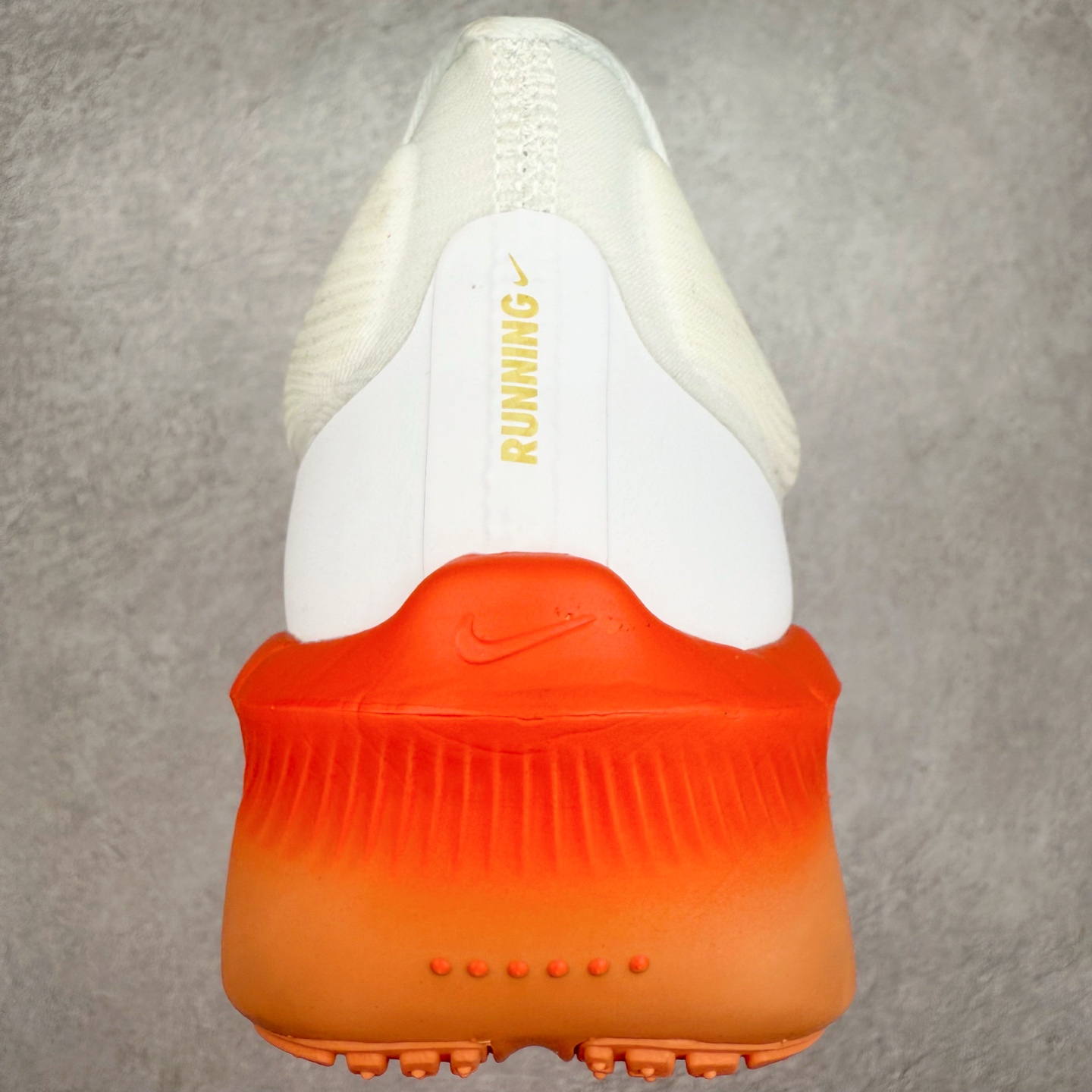 图片[8]-＃TG纯原 NK ZoomX Invincible Run Flyknit 6 轻量跑鞋 飞织低帮休闲运动慢跑鞋 厚底增高 老爹鞋 此鞋专为短跑运动员而生 是为 5 至 10 公里距离的赛事和训练打造 整体设计采用流线型的轻质工程网眼材质构成鞋面 并与其他 Running 旗舰鞋款同样搭载全脚掌 ZoomX 缓冲中底 搭配 Pebax 物料与橡胶外底 ZoomX StreakFly 首发配色以Prototype呈现 其灵感是来自开发期间的磨损测试 透过编号的标记与内侧的预期跑步距离突出研发过程 尺码：36 36.5 37.5 38 38.5 39 40 40.5 41 42 42.5 43 44 45-选品中心