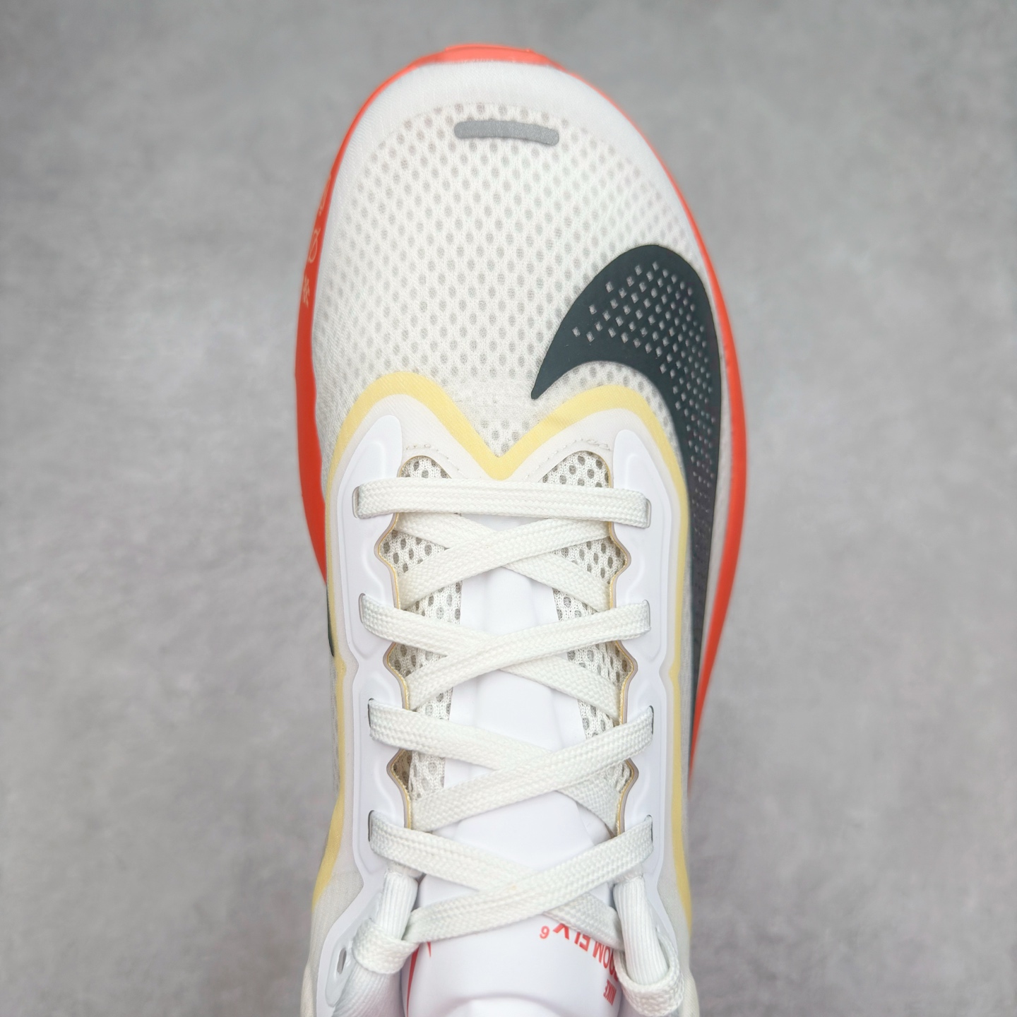 图片[4]-＃TG纯原 NK ZoomX Invincible Run Flyknit 6 轻量跑鞋 飞织低帮休闲运动慢跑鞋 厚底增高 老爹鞋 此鞋专为短跑运动员而生 是为 5 至 10 公里距离的赛事和训练打造 整体设计采用流线型的轻质工程网眼材质构成鞋面 并与其他 Running 旗舰鞋款同样搭载全脚掌 ZoomX 缓冲中底 搭配 Pebax 物料与橡胶外底 ZoomX StreakFly 首发配色以Prototype呈现 其灵感是来自开发期间的磨损测试 透过编号的标记与内侧的预期跑步距离突出研发过程 尺码：36 36.5 37.5 38 38.5 39 40 40.5 41 42 42.5 43 44 45-选品中心