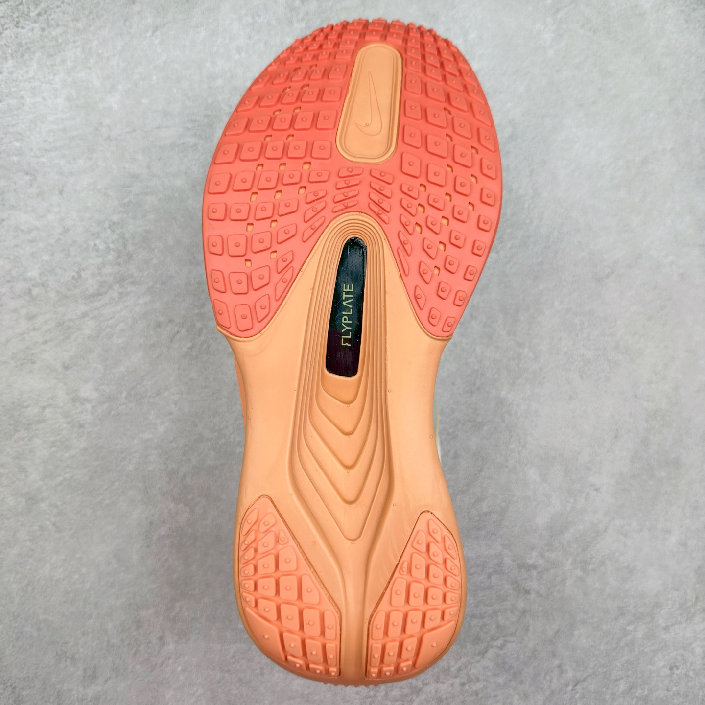 图片[9]-＃TG纯原 NK ZoomX Invincible Run Flyknit 6 轻量跑鞋 飞织低帮休闲运动慢跑鞋 厚底增高 老爹鞋 此鞋专为短跑运动员而生 是为 5 至 10 公里距离的赛事和训练打造 整体设计采用流线型的轻质工程网眼材质构成鞋面 并与其他 Running 旗舰鞋款同样搭载全脚掌 ZoomX 缓冲中底 搭配 Pebax 物料与橡胶外底 ZoomX StreakFly 首发配色以Prototype呈现 其灵感是来自开发期间的磨损测试 透过编号的标记与内侧的预期跑步距离突出研发过程 尺码：36 36.5 37.5 38 38.5 39 40 40.5 41 42 42.5 43 44 45-选品中心