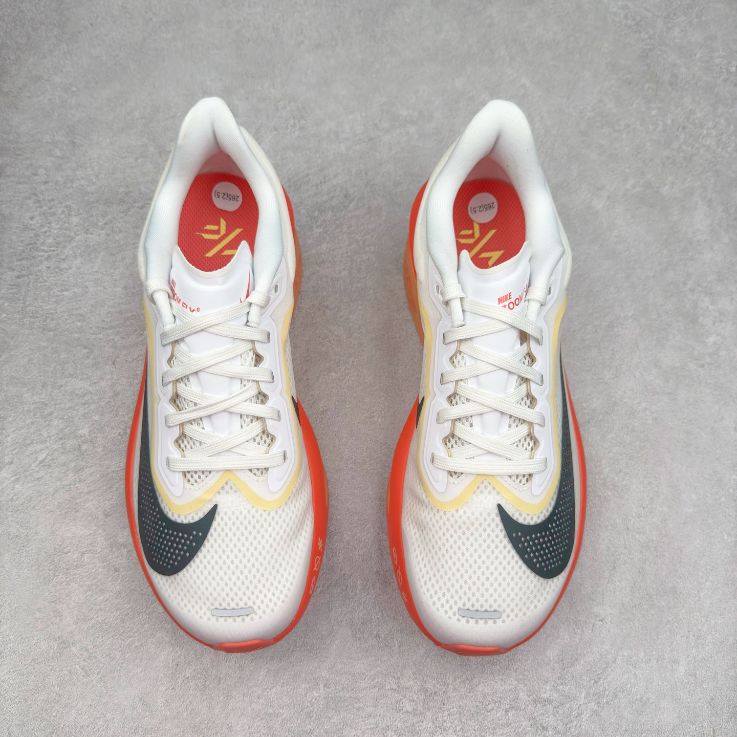 图片[2]-＃TG纯原 NK ZoomX Invincible Run Flyknit 6 轻量跑鞋 飞织低帮休闲运动慢跑鞋 厚底增高 老爹鞋 此鞋专为短跑运动员而生 是为 5 至 10 公里距离的赛事和训练打造 整体设计采用流线型的轻质工程网眼材质构成鞋面 并与其他 Running 旗舰鞋款同样搭载全脚掌 ZoomX 缓冲中底 搭配 Pebax 物料与橡胶外底 ZoomX StreakFly 首发配色以Prototype呈现 其灵感是来自开发期间的磨损测试 透过编号的标记与内侧的预期跑步距离突出研发过程 尺码：36 36.5 37.5 38 38.5 39 40 40.5 41 42 42.5 43 44 45-选品中心