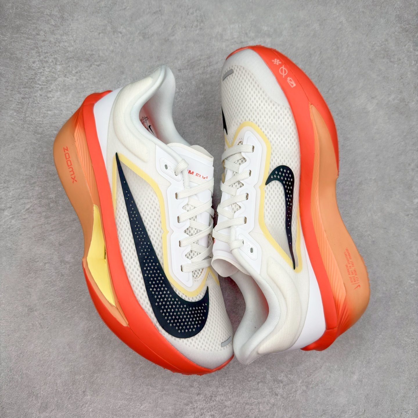 图片[3]-＃TG纯原 NK ZoomX Invincible Run Flyknit 6 轻量跑鞋 飞织低帮休闲运动慢跑鞋 厚底增高 老爹鞋 此鞋专为短跑运动员而生 是为 5 至 10 公里距离的赛事和训练打造 整体设计采用流线型的轻质工程网眼材质构成鞋面 并与其他 Running 旗舰鞋款同样搭载全脚掌 ZoomX 缓冲中底 搭配 Pebax 物料与橡胶外底 ZoomX StreakFly 首发配色以Prototype呈现 其灵感是来自开发期间的磨损测试 透过编号的标记与内侧的预期跑步距离突出研发过程 尺码：36 36.5 37.5 38 38.5 39 40 40.5 41 42 42.5 43 44 45-选品中心