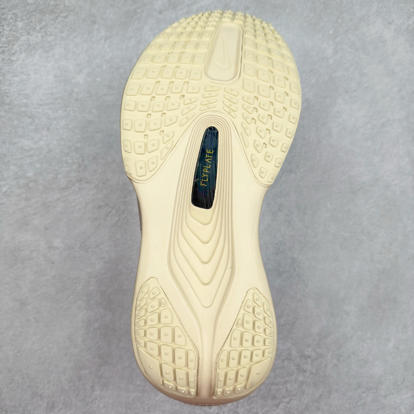 图片[9]-＃TG纯原 NK ZoomX Invincible Run Flyknit 6 轻量跑鞋 飞织低帮休闲运动慢跑鞋 厚底增高 老爹鞋 此鞋专为短跑运动员而生 是为 5 至 10 公里距离的赛事和训练打造 整体设计采用流线型的轻质工程网眼材质构成鞋面 并与其他 Running 旗舰鞋款同样搭载全脚掌 ZoomX 缓冲中底 搭配 Pebax 物料与橡胶外底 ZoomX StreakFly 首发配色以Prototype呈现 其灵感是来自开发期间的磨损测试 透过编号的标记与内侧的预期跑步距离突出研发过程 尺码：36 36.5 37.5 38 38.5 39 40 40.5 41 42 42.5 43 44 45-选品中心