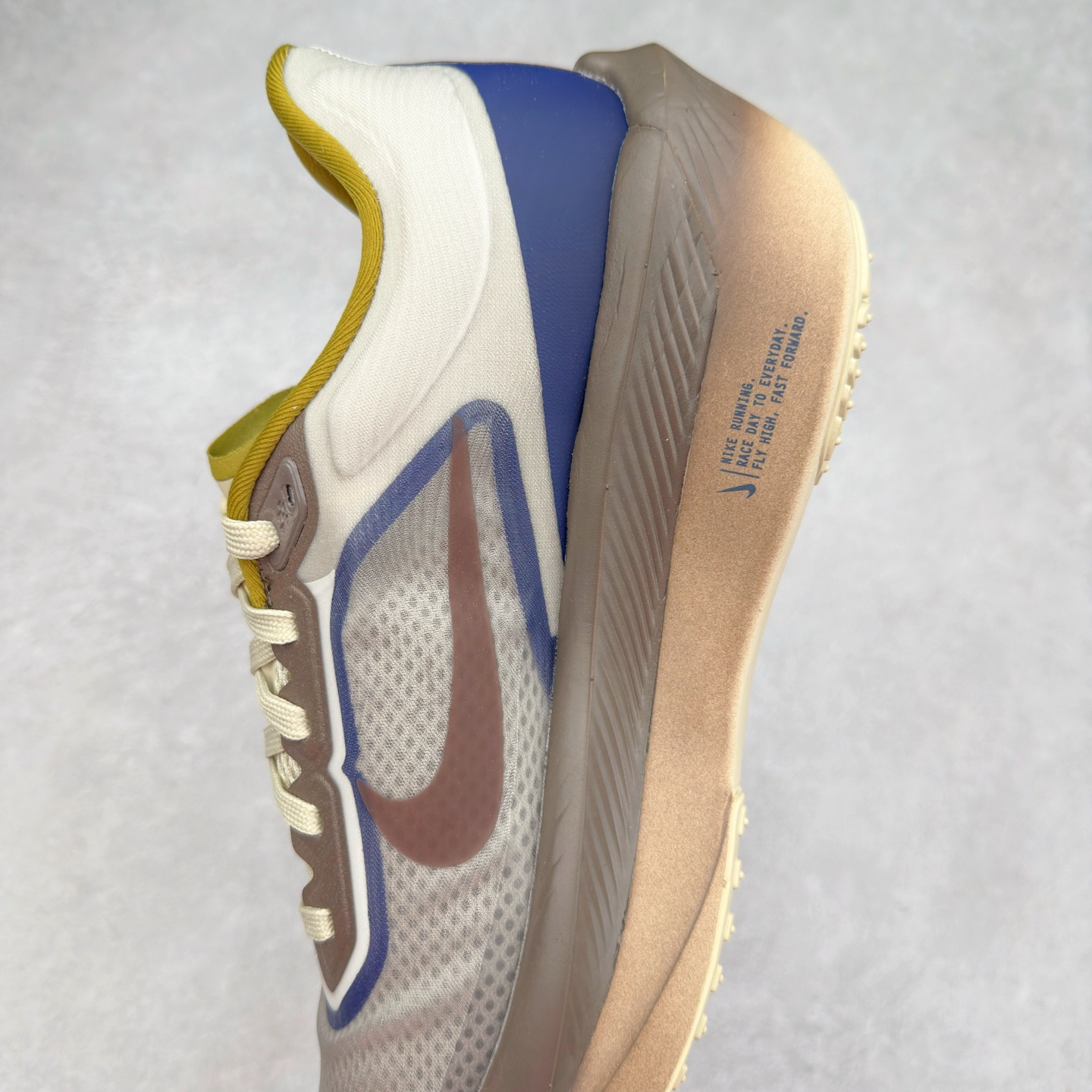 图片[7]-＃TG纯原 NK ZoomX Invincible Run Flyknit 6 轻量跑鞋 飞织低帮休闲运动慢跑鞋 厚底增高 老爹鞋 此鞋专为短跑运动员而生 是为 5 至 10 公里距离的赛事和训练打造 整体设计采用流线型的轻质工程网眼材质构成鞋面 并与其他 Running 旗舰鞋款同样搭载全脚掌 ZoomX 缓冲中底 搭配 Pebax 物料与橡胶外底 ZoomX StreakFly 首发配色以Prototype呈现 其灵感是来自开发期间的磨损测试 透过编号的标记与内侧的预期跑步距离突出研发过程 尺码：36 36.5 37.5 38 38.5 39 40 40.5 41 42 42.5 43 44 45-选品中心