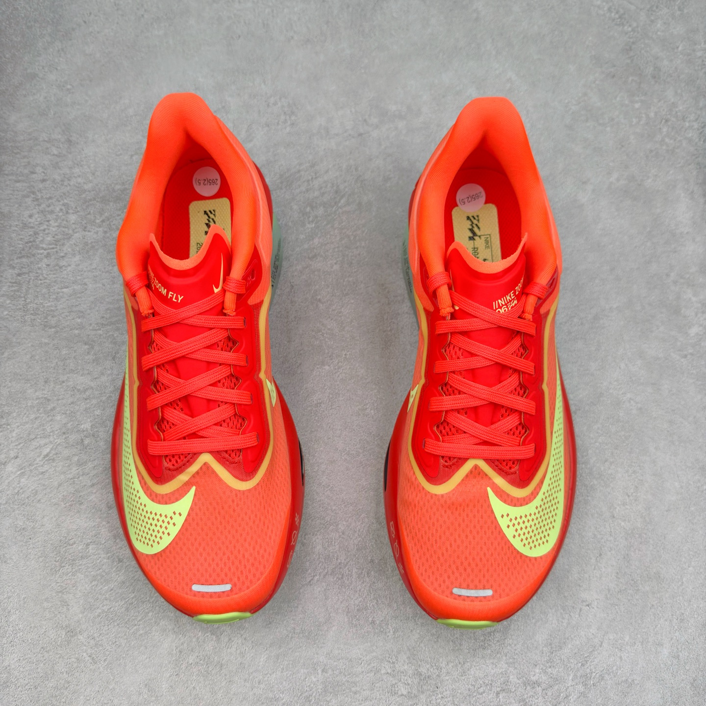 图片[2]-＃TG纯原 NK ZoomX Invincible Run Flyknit 6 轻量跑鞋 飞织低帮休闲运动慢跑鞋 厚底增高 老爹鞋 此鞋专为短跑运动员而生 是为 5 至 10 公里距离的赛事和训练打造 整体设计采用流线型的轻质工程网眼材质构成鞋面 并与其他 Running 旗舰鞋款同样搭载全脚掌 ZoomX 缓冲中底 搭配 Pebax 物料与橡胶外底 ZoomX StreakFly 首发配色以Prototype呈现 其灵感是来自开发期间的磨损测试 透过编号的标记与内侧的预期跑步距离突出研发过程 尺码：36 36.5 37.5 38 38.5 39 40 40.5 41 42 42.5 43 44 45-选品中心