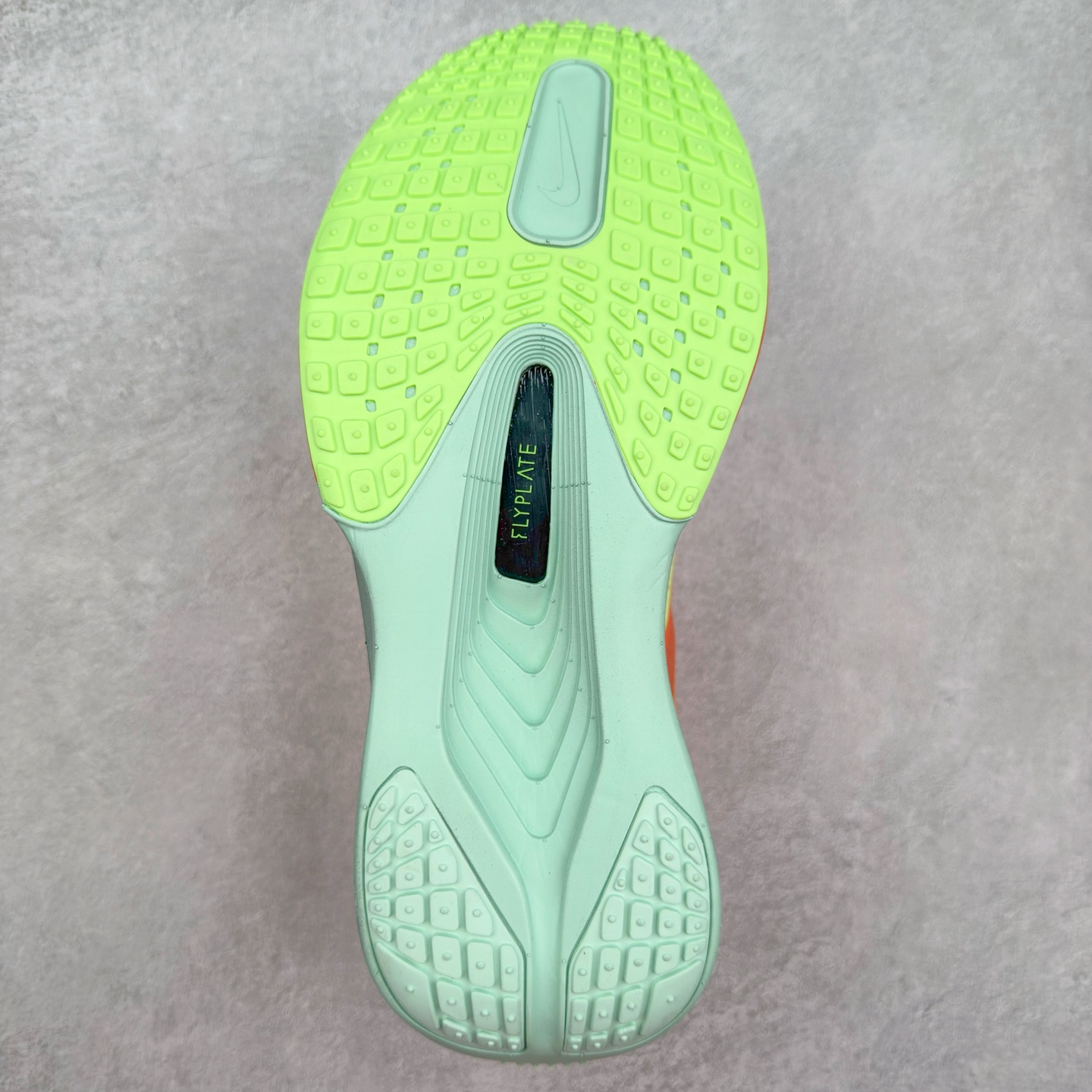 图片[9]-＃TG纯原 NK ZoomX Invincible Run Flyknit 6 轻量跑鞋 飞织低帮休闲运动慢跑鞋 厚底增高 老爹鞋 此鞋专为短跑运动员而生 是为 5 至 10 公里距离的赛事和训练打造 整体设计采用流线型的轻质工程网眼材质构成鞋面 并与其他 Running 旗舰鞋款同样搭载全脚掌 ZoomX 缓冲中底 搭配 Pebax 物料与橡胶外底 ZoomX StreakFly 首发配色以Prototype呈现 其灵感是来自开发期间的磨损测试 透过编号的标记与内侧的预期跑步距离突出研发过程 尺码：36 36.5 37.5 38 38.5 39 40 40.5 41 42 42.5 43 44 45-选品中心