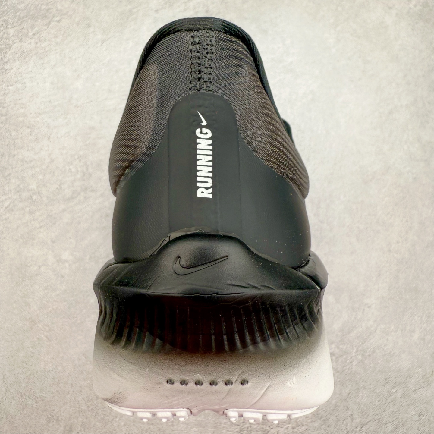 图片[8]-＃TG纯原 NK ZoomX Invincible Run Flyknit 6 轻量跑鞋 飞织低帮休闲运动慢跑鞋 厚底增高 老爹鞋 此鞋专为短跑运动员而生 是为 5 至 10 公里距离的赛事和训练打造 整体设计采用流线型的轻质工程网眼材质构成鞋面 并与其他 Running 旗舰鞋款同样搭载全脚掌 ZoomX 缓冲中底 搭配 Pebax 物料与橡胶外底 ZoomX StreakFly 首发配色以Prototype呈现 其灵感是来自开发期间的磨损测试 透过编号的标记与内侧的预期跑步距离突出研发过程 尺码：36 36.5 37.5 38 38.5 39 40 40.5 41 42 42.5 43 44 45-选品中心