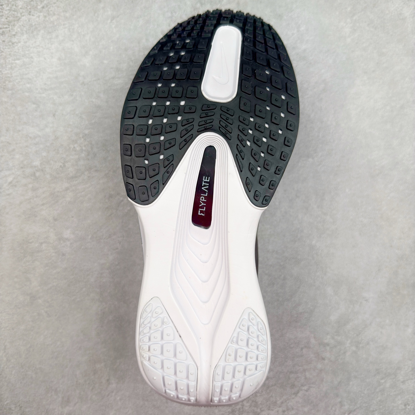 图片[9]-＃TG纯原 NK ZoomX Invincible Run Flyknit 6 轻量跑鞋 飞织低帮休闲运动慢跑鞋 厚底增高 老爹鞋 此鞋专为短跑运动员而生 是为 5 至 10 公里距离的赛事和训练打造 整体设计采用流线型的轻质工程网眼材质构成鞋面 并与其他 Running 旗舰鞋款同样搭载全脚掌 ZoomX 缓冲中底 搭配 Pebax 物料与橡胶外底 ZoomX StreakFly 首发配色以Prototype呈现 其灵感是来自开发期间的磨损测试 透过编号的标记与内侧的预期跑步距离突出研发过程 尺码：36 36.5 37.5 38 38.5 39 40 40.5 41 42 42.5 43 44 45-选品中心