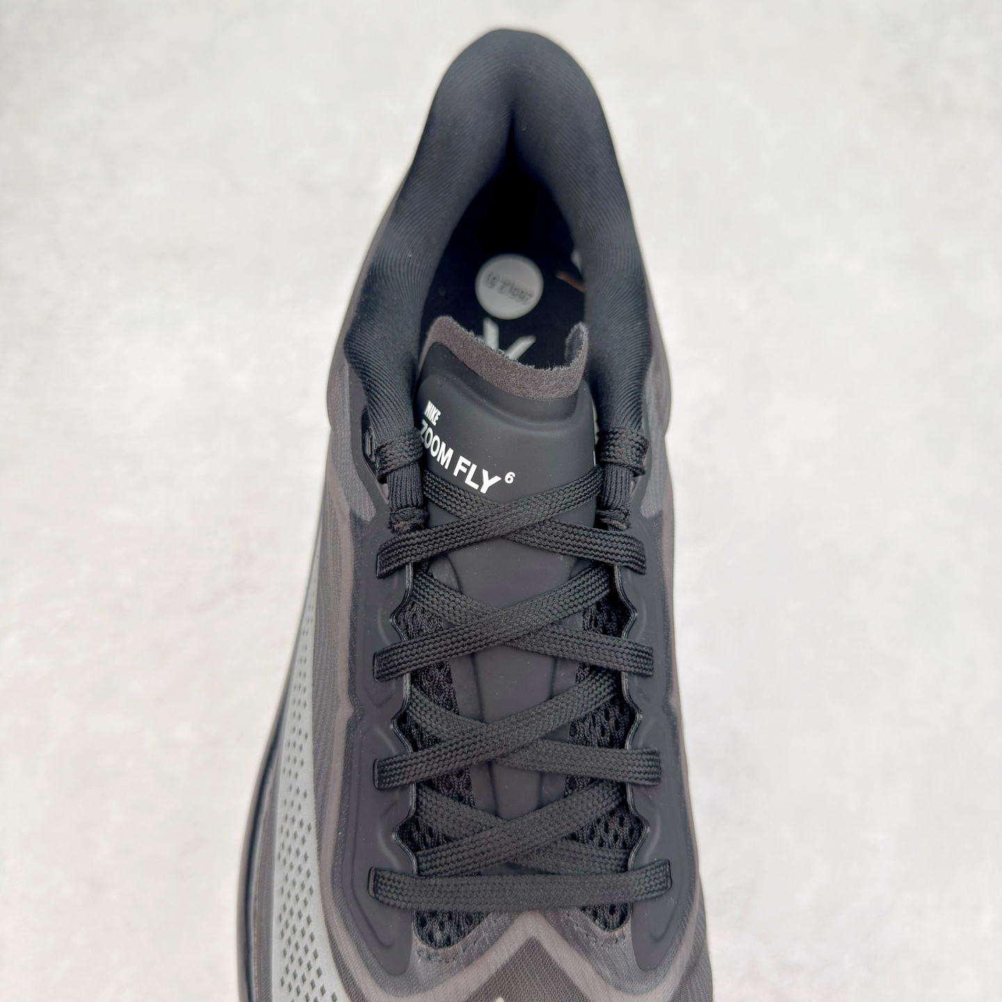 图片[5]-＃TG纯原 NK ZoomX Invincible Run Flyknit 6 轻量跑鞋 飞织低帮休闲运动慢跑鞋 厚底增高 老爹鞋 此鞋专为短跑运动员而生 是为 5 至 10 公里距离的赛事和训练打造 整体设计采用流线型的轻质工程网眼材质构成鞋面 并与其他 Running 旗舰鞋款同样搭载全脚掌 ZoomX 缓冲中底 搭配 Pebax 物料与橡胶外底 ZoomX StreakFly 首发配色以Prototype呈现 其灵感是来自开发期间的磨损测试 透过编号的标记与内侧的预期跑步距离突出研发过程 尺码：36 36.5 37.5 38 38.5 39 40 40.5 41 42 42.5 43 44 45-选品中心