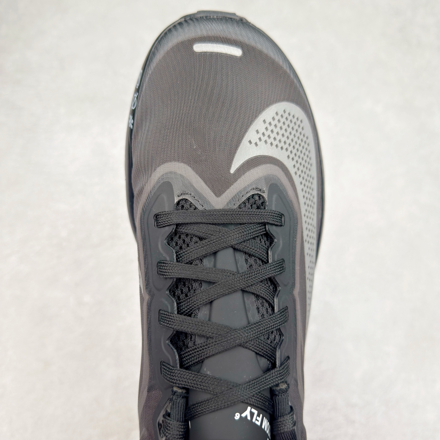 图片[4]-＃TG纯原 NK ZoomX Invincible Run Flyknit 6 轻量跑鞋 飞织低帮休闲运动慢跑鞋 厚底增高 老爹鞋 此鞋专为短跑运动员而生 是为 5 至 10 公里距离的赛事和训练打造 整体设计采用流线型的轻质工程网眼材质构成鞋面 并与其他 Running 旗舰鞋款同样搭载全脚掌 ZoomX 缓冲中底 搭配 Pebax 物料与橡胶外底 ZoomX StreakFly 首发配色以Prototype呈现 其灵感是来自开发期间的磨损测试 透过编号的标记与内侧的预期跑步距离突出研发过程 尺码：36 36.5 37.5 38 38.5 39 40 40.5 41 42 42.5 43 44 45-选品中心