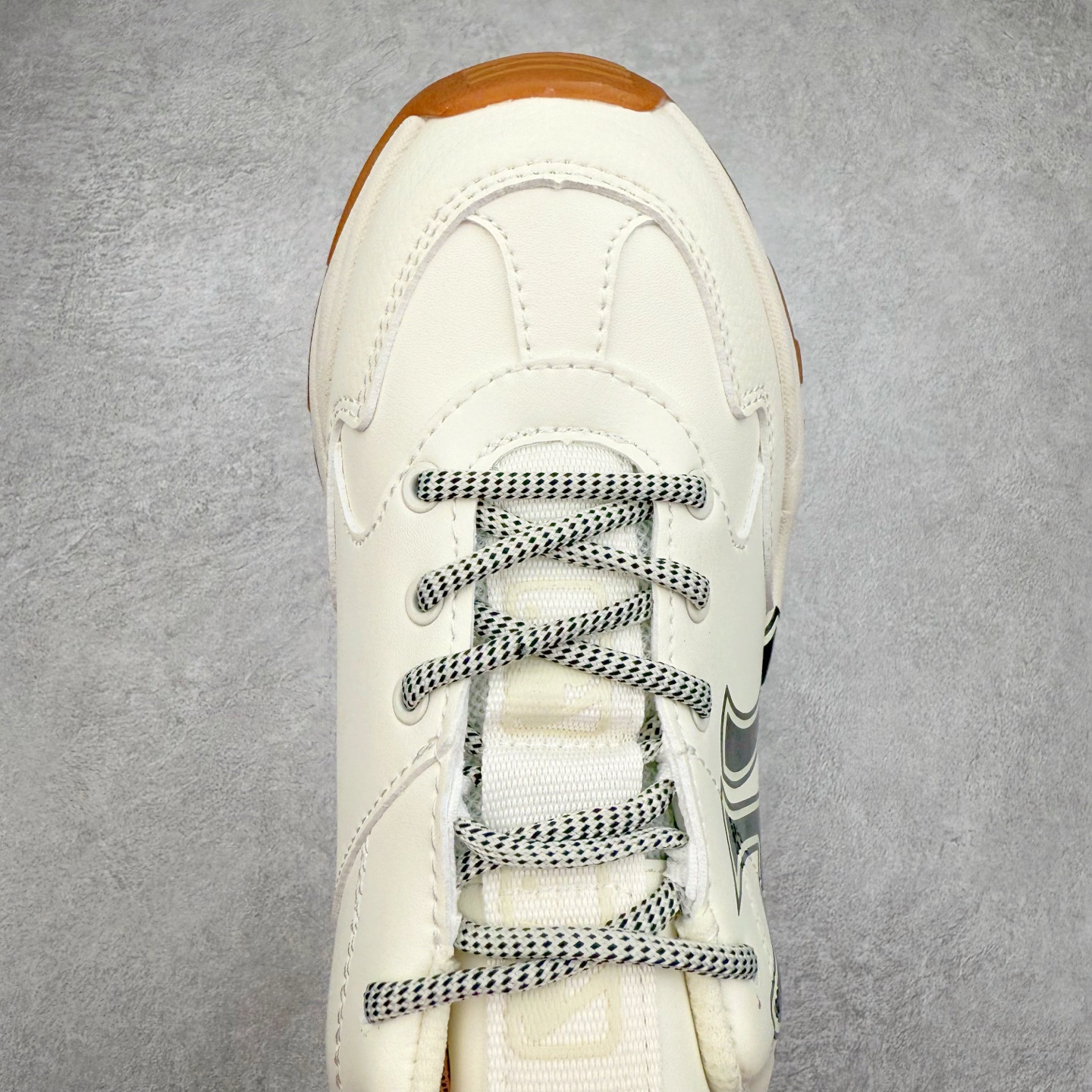 图片[4]-＃特价福利 MLB BigBall Chunky纽约洋基队增高复古风印花老爹鞋 MLB是韩国F&F旗下潮流服装品牌 拥有150年历史的经典传统 是街头文化和国际生活方式的领导者 MLB拥有包括男装、女装、童装、配饰在内的全品类服饰 提供覆盖各性别、各年龄层、From Head to Toe的穿搭装备 其产品结合了韩国的时尚造型与质感 展现了运动服饰也可以兼具时尚潮流的风格 在产品设计上 MLB不仅融合了美国职业棒球大联盟的各当家球队 更结合了棒球运动中的各个元素 复古风范自信控场 复古鞋型率先勾描独特的自我态度 在经典线条与时尚元素的精彩交织下刷新街头复古运动风潮 质感十足兼备卓越的舒适透气性能迎合夏日追求的自在脚感。尺码：36 36.5 37.5 38 38.5 39 40 40.5 41 42 42.5 43 44 44.5 45-选品中心