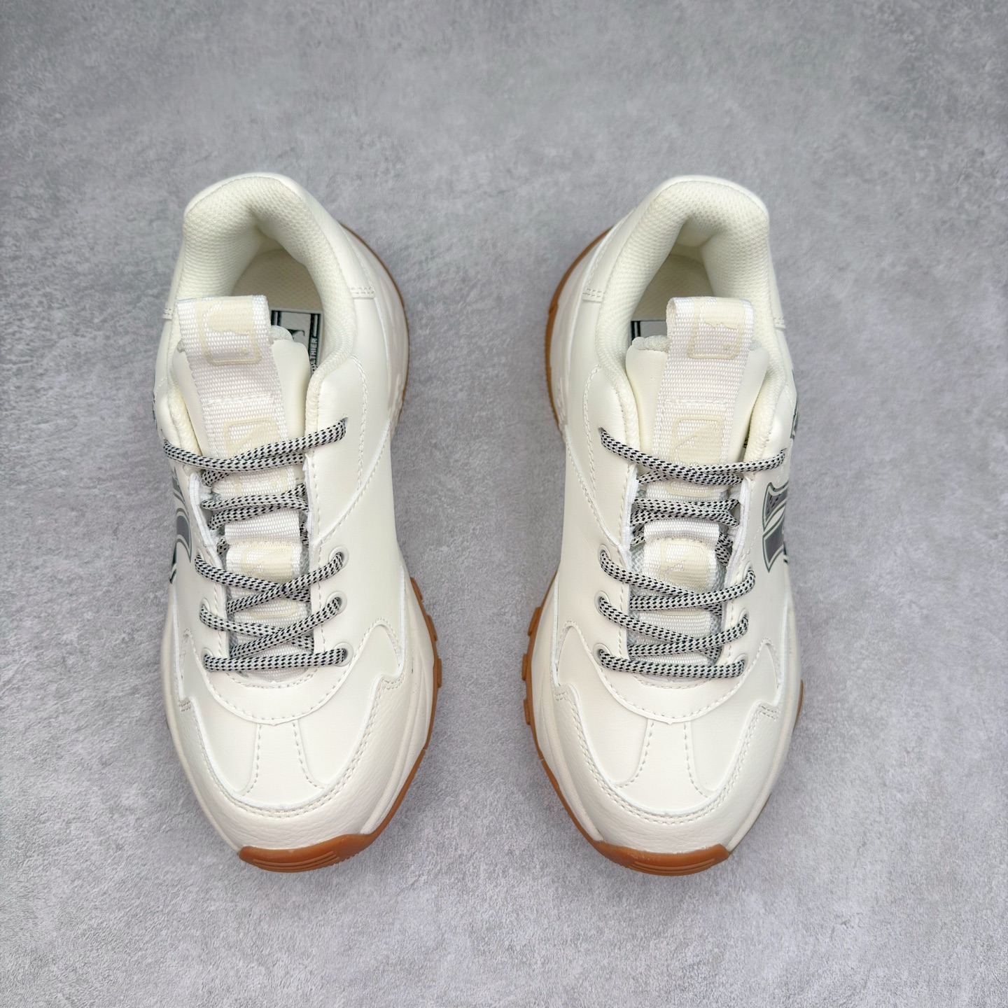 图片[2]-＃特价福利 MLB BigBall Chunky纽约洋基队增高复古风印花老爹鞋 MLB是韩国F&F旗下潮流服装品牌 拥有150年历史的经典传统 是街头文化和国际生活方式的领导者 MLB拥有包括男装、女装、童装、配饰在内的全品类服饰 提供覆盖各性别、各年龄层、From Head to Toe的穿搭装备 其产品结合了韩国的时尚造型与质感 展现了运动服饰也可以兼具时尚潮流的风格 在产品设计上 MLB不仅融合了美国职业棒球大联盟的各当家球队 更结合了棒球运动中的各个元素 复古风范自信控场 复古鞋型率先勾描独特的自我态度 在经典线条与时尚元素的精彩交织下刷新街头复古运动风潮 质感十足兼备卓越的舒适透气性能迎合夏日追求的自在脚感。尺码：36 36.5 37.5 38 38.5 39 40 40.5 41 42 42.5 43 44 44.5 45-选品中心