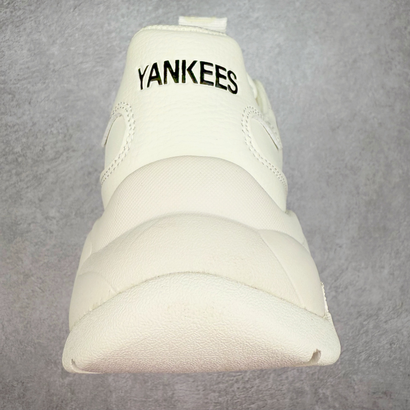 图片[8]-＃特价福利 MLB BigBall Chunky纽约洋基队增高复古风印花老爹鞋 MLB是韩国F&F旗下潮流服装品牌 拥有150年历史的经典传统 是街头文化和国际生活方式的领导者 MLB拥有包括男装、女装、童装、配饰在内的全品类服饰 提供覆盖各性别、各年龄层、From Head to Toe的穿搭装备 其产品结合了韩国的时尚造型与质感 展现了运动服饰也可以兼具时尚潮流的风格 在产品设计上 MLB不仅融合了美国职业棒球大联盟的各当家球队 更结合了棒球运动中的各个元素 复古风范自信控场 复古鞋型率先勾描独特的自我态度 在经典线条与时尚元素的精彩交织下刷新街头复古运动风潮 质感十足兼备卓越的舒适透气性能迎合夏日追求的自在脚感。尺码：36 36.5 37.5 38 38.5 39 40 40.5 41 42 42.5 43 44 44.5 45-选品中心