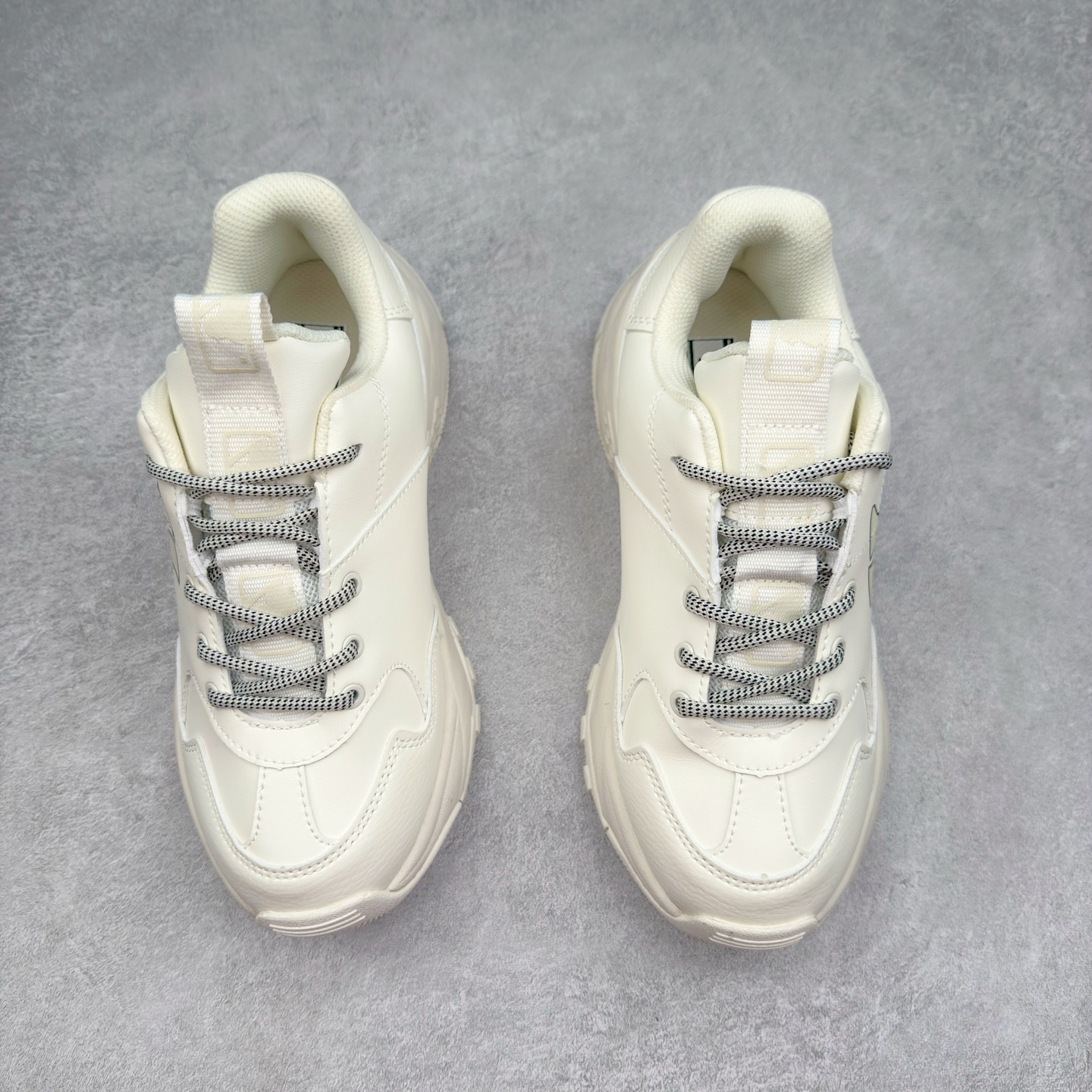 图片[2]-＃特价福利 MLB BigBall Chunky纽约洋基队增高复古风印花老爹鞋 MLB是韩国F&F旗下潮流服装品牌 拥有150年历史的经典传统 是街头文化和国际生活方式的领导者 MLB拥有包括男装、女装、童装、配饰在内的全品类服饰 提供覆盖各性别、各年龄层、From Head to Toe的穿搭装备 其产品结合了韩国的时尚造型与质感 展现了运动服饰也可以兼具时尚潮流的风格 在产品设计上 MLB不仅融合了美国职业棒球大联盟的各当家球队 更结合了棒球运动中的各个元素 复古风范自信控场 复古鞋型率先勾描独特的自我态度 在经典线条与时尚元素的精彩交织下刷新街头复古运动风潮 质感十足兼备卓越的舒适透气性能迎合夏日追求的自在脚感。尺码：36 36.5 37.5 38 38.5 39 40 40.5 41 42 42.5 43 44 44.5 45-选品中心