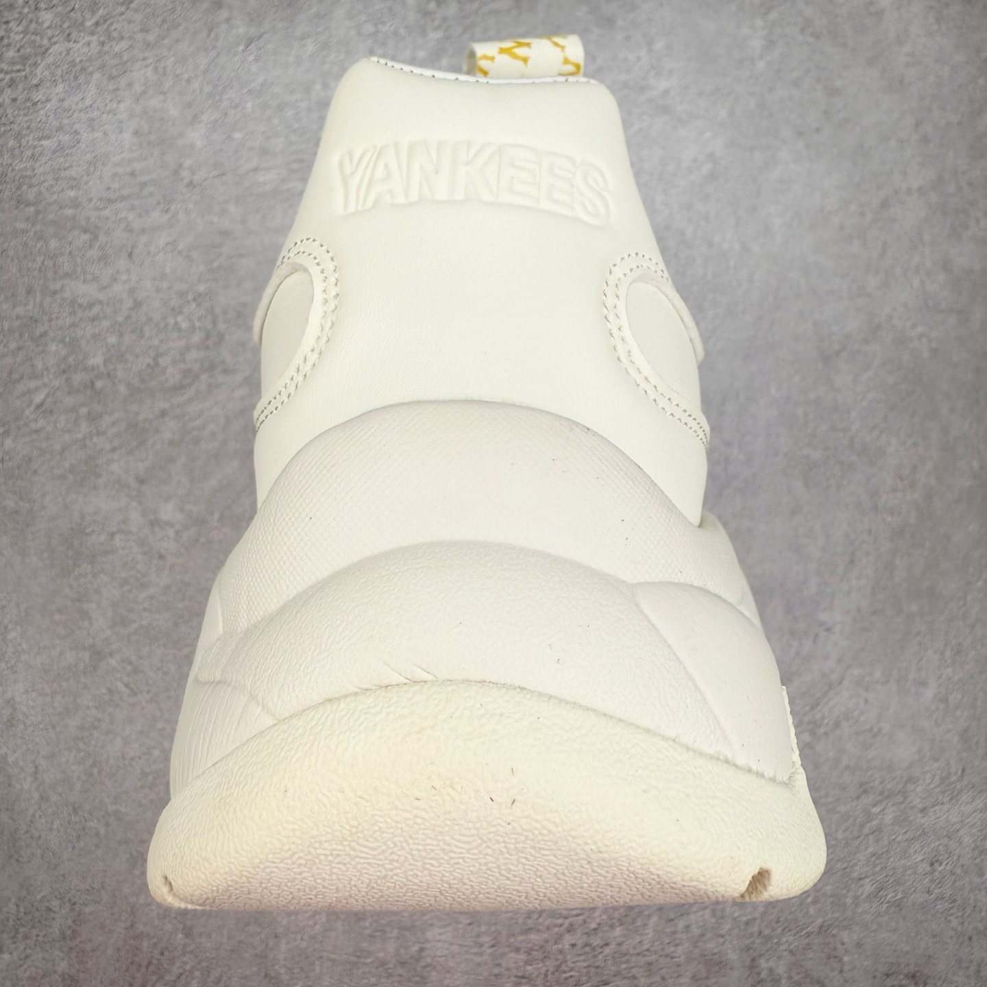 图片[8]-＃特价福利 MLB BigBall Chunky纽约洋基队增高复古风印花老爹鞋 MLB是韩国F&F旗下潮流服装品牌 拥有150年历史的经典传统 是街头文化和国际生活方式的领导者 MLB拥有包括男装、女装、童装、配饰在内的全品类服饰 提供覆盖各性别、各年龄层、From Head to Toe的穿搭装备 其产品结合了韩国的时尚造型与质感 展现了运动服饰也可以兼具时尚潮流的风格 在产品设计上 MLB不仅融合了美国职业棒球大联盟的各当家球队 更结合了棒球运动中的各个元素 复古风范自信控场 复古鞋型率先勾描独特的自我态度 在经典线条与时尚元素的精彩交织下刷新街头复古运动风潮 质感十足兼备卓越的舒适透气性能迎合夏日追求的自在脚感。尺码：36 36.5 37.5 38 38.5 39 40 40.5 41 42 42.5 43 44 44.5 45-选品中心