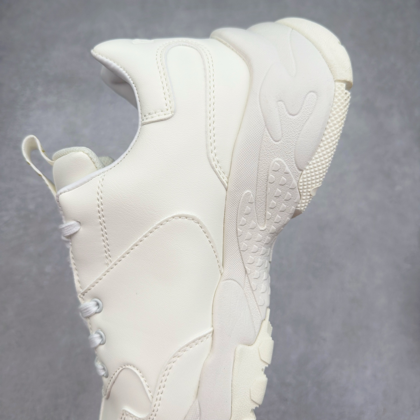 图片[7]-＃特价福利 MLB BigBall Chunky纽约洋基队增高复古风印花老爹鞋 MLB是韩国F&F旗下潮流服装品牌 拥有150年历史的经典传统 是街头文化和国际生活方式的领导者 MLB拥有包括男装、女装、童装、配饰在内的全品类服饰 提供覆盖各性别、各年龄层、From Head to Toe的穿搭装备 其产品结合了韩国的时尚造型与质感 展现了运动服饰也可以兼具时尚潮流的风格 在产品设计上 MLB不仅融合了美国职业棒球大联盟的各当家球队 更结合了棒球运动中的各个元素 复古风范自信控场 复古鞋型率先勾描独特的自我态度 在经典线条与时尚元素的精彩交织下刷新街头复古运动风潮 质感十足兼备卓越的舒适透气性能迎合夏日追求的自在脚感。尺码：36 36.5 37.5 38 38.5 39 40 40.5 41 42 42.5 43 44 44.5 45-选品中心