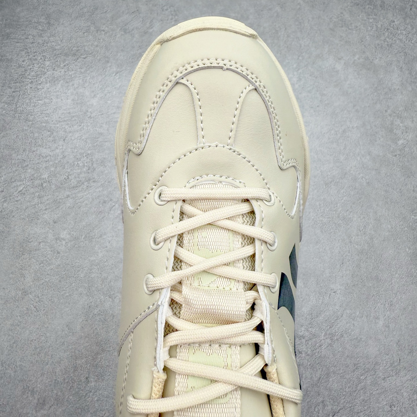 图片[4]-＃特价福利 MLB BigBall Chunky纽约洋基队增高复古风印花老爹鞋 MLB是韩国F&F旗下潮流服装品牌 拥有150年历史的经典传统 是街头文化和国际生活方式的领导者 MLB拥有包括男装、女装、童装、配饰在内的全品类服饰 提供覆盖各性别、各年龄层、From Head to Toe的穿搭装备 其产品结合了韩国的时尚造型与质感 展现了运动服饰也可以兼具时尚潮流的风格 在产品设计上 MLB不仅融合了美国职业棒球大联盟的各当家球队 更结合了棒球运动中的各个元素 复古风范自信控场 复古鞋型率先勾描独特的自我态度 在经典线条与时尚元素的精彩交织下刷新街头复古运动风潮 质感十足兼备卓越的舒适透气性能迎合夏日追求的自在脚感。尺码：36 36.5 37.5 38 38.5 39 40 40.5 41 42 42.5 43 44 44.5 45-选品中心