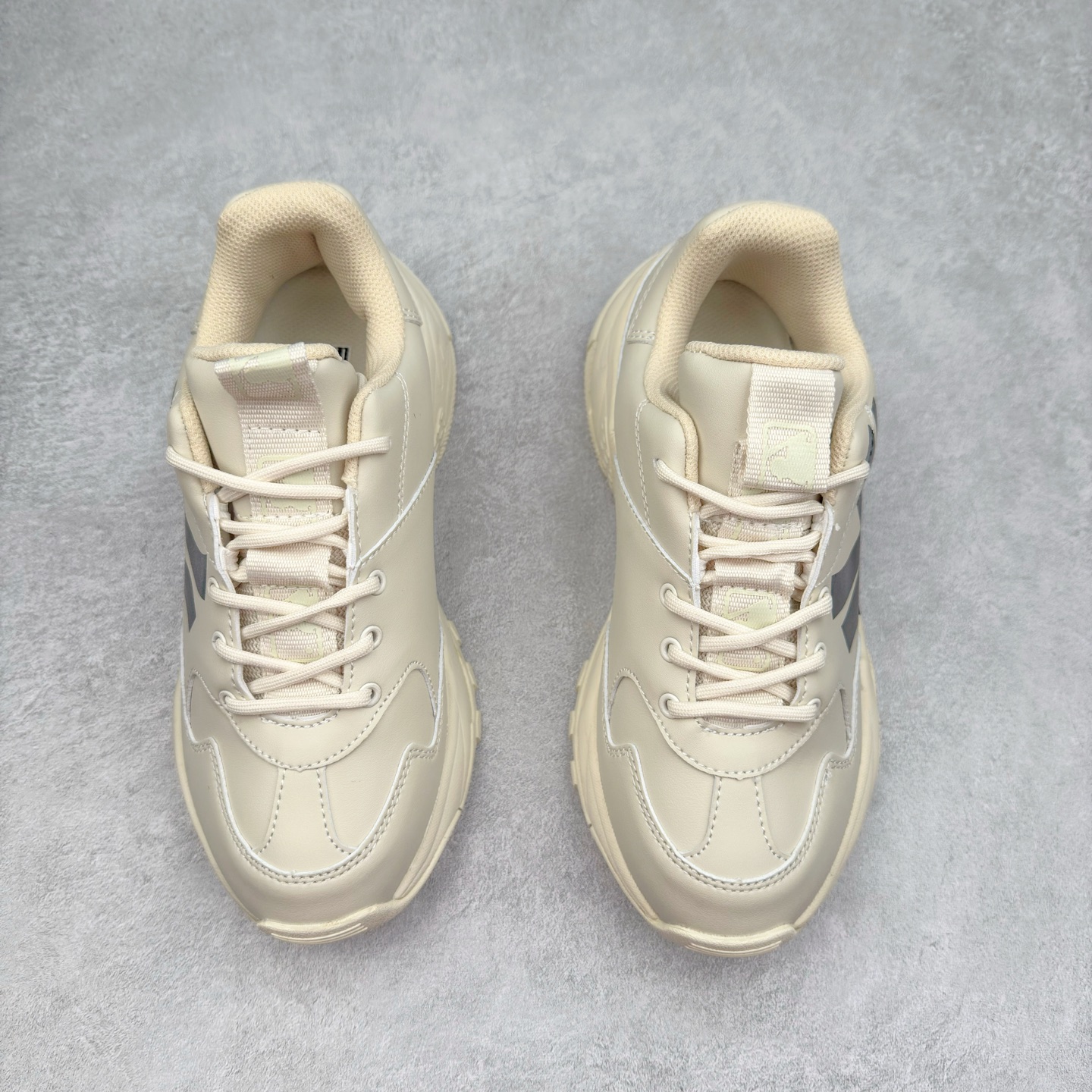 图片[2]-＃特价福利 MLB BigBall Chunky纽约洋基队增高复古风印花老爹鞋 MLB是韩国F&F旗下潮流服装品牌 拥有150年历史的经典传统 是街头文化和国际生活方式的领导者 MLB拥有包括男装、女装、童装、配饰在内的全品类服饰 提供覆盖各性别、各年龄层、From Head to Toe的穿搭装备 其产品结合了韩国的时尚造型与质感 展现了运动服饰也可以兼具时尚潮流的风格 在产品设计上 MLB不仅融合了美国职业棒球大联盟的各当家球队 更结合了棒球运动中的各个元素 复古风范自信控场 复古鞋型率先勾描独特的自我态度 在经典线条与时尚元素的精彩交织下刷新街头复古运动风潮 质感十足兼备卓越的舒适透气性能迎合夏日追求的自在脚感。尺码：36 36.5 37.5 38 38.5 39 40 40.5 41 42 42.5 43 44 44.5 45-选品中心