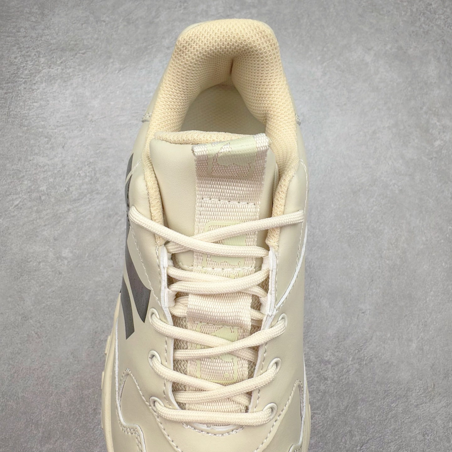 图片[5]-＃特价福利 MLB BigBall Chunky纽约洋基队增高复古风印花老爹鞋 MLB是韩国F&F旗下潮流服装品牌 拥有150年历史的经典传统 是街头文化和国际生活方式的领导者 MLB拥有包括男装、女装、童装、配饰在内的全品类服饰 提供覆盖各性别、各年龄层、From Head to Toe的穿搭装备 其产品结合了韩国的时尚造型与质感 展现了运动服饰也可以兼具时尚潮流的风格 在产品设计上 MLB不仅融合了美国职业棒球大联盟的各当家球队 更结合了棒球运动中的各个元素 复古风范自信控场 复古鞋型率先勾描独特的自我态度 在经典线条与时尚元素的精彩交织下刷新街头复古运动风潮 质感十足兼备卓越的舒适透气性能迎合夏日追求的自在脚感。尺码：36 36.5 37.5 38 38.5 39 40 40.5 41 42 42.5 43 44 44.5 45-选品中心