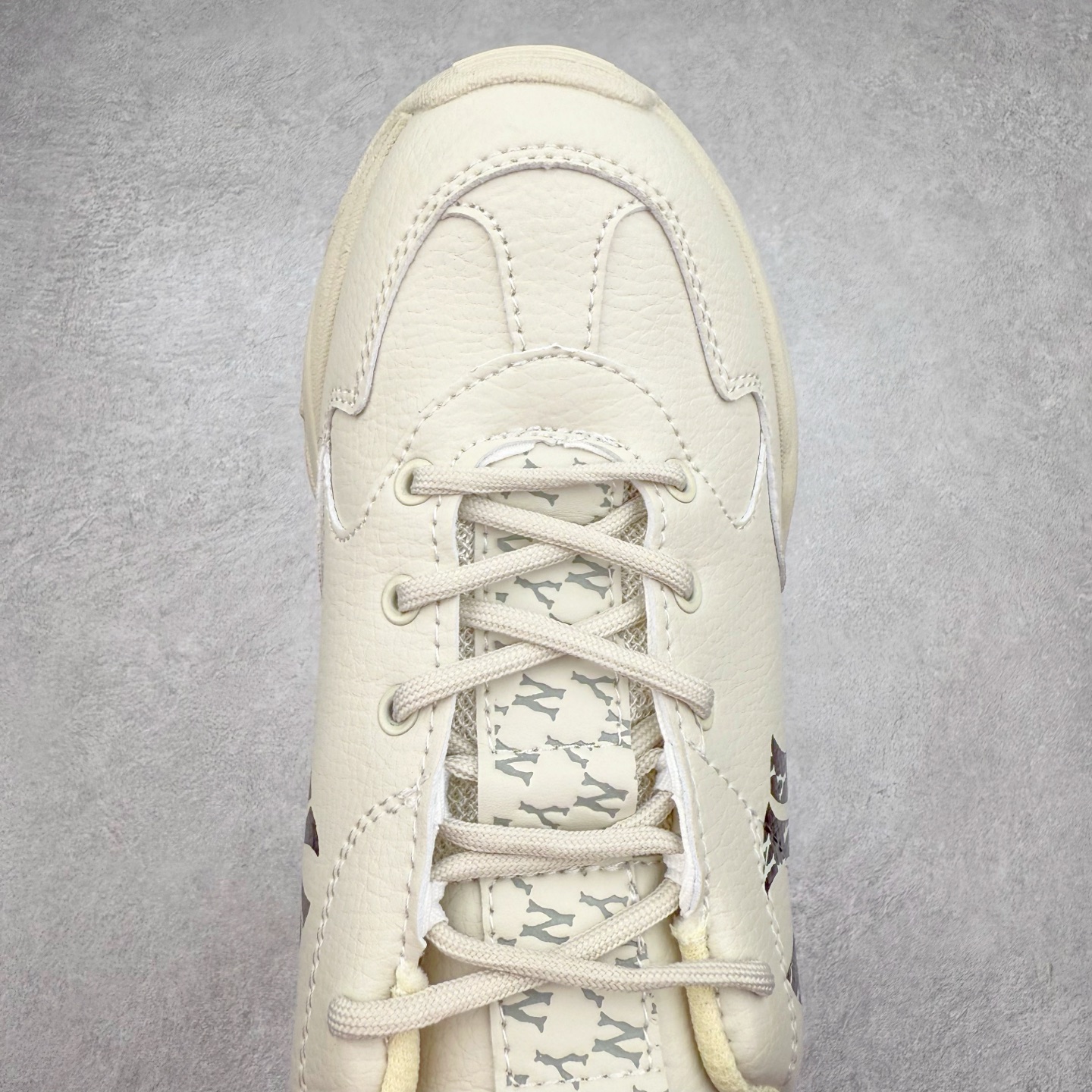 图片[4]-＃特价福利 MLB BigBall Chunky纽约洋基队增高复古风印花老爹鞋 MLB是韩国F&F旗下潮流服装品牌 拥有150年历史的经典传统 是街头文化和国际生活方式的领导者 MLB拥有包括男装、女装、童装、配饰在内的全品类服饰 提供覆盖各性别、各年龄层、From Head to Toe的穿搭装备 其产品结合了韩国的时尚造型与质感 展现了运动服饰也可以兼具时尚潮流的风格 在产品设计上 MLB不仅融合了美国职业棒球大联盟的各当家球队 更结合了棒球运动中的各个元素 复古风范自信控场 复古鞋型率先勾描独特的自我态度 在经典线条与时尚元素的精彩交织下刷新街头复古运动风潮 质感十足兼备卓越的舒适透气性能迎合夏日追求的自在脚感。尺码：36 36.5 37.5 38 38.5 39 40 40.5 41 42 42.5 43 44 44.5 45-选品中心