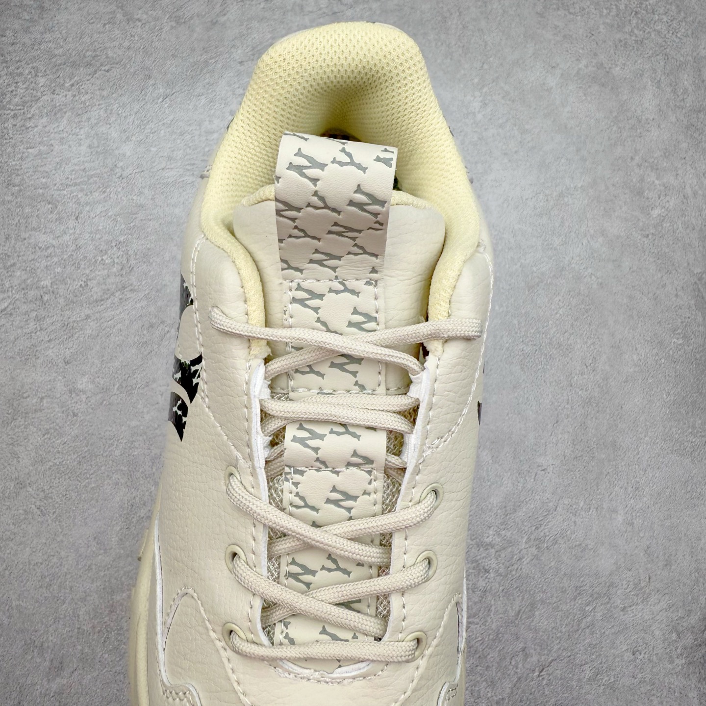 图片[5]-＃特价福利 MLB BigBall Chunky纽约洋基队增高复古风印花老爹鞋 MLB是韩国F&F旗下潮流服装品牌 拥有150年历史的经典传统 是街头文化和国际生活方式的领导者 MLB拥有包括男装、女装、童装、配饰在内的全品类服饰 提供覆盖各性别、各年龄层、From Head to Toe的穿搭装备 其产品结合了韩国的时尚造型与质感 展现了运动服饰也可以兼具时尚潮流的风格 在产品设计上 MLB不仅融合了美国职业棒球大联盟的各当家球队 更结合了棒球运动中的各个元素 复古风范自信控场 复古鞋型率先勾描独特的自我态度 在经典线条与时尚元素的精彩交织下刷新街头复古运动风潮 质感十足兼备卓越的舒适透气性能迎合夏日追求的自在脚感。尺码：36 36.5 37.5 38 38.5 39 40 40.5 41 42 42.5 43 44 44.5 45-选品中心