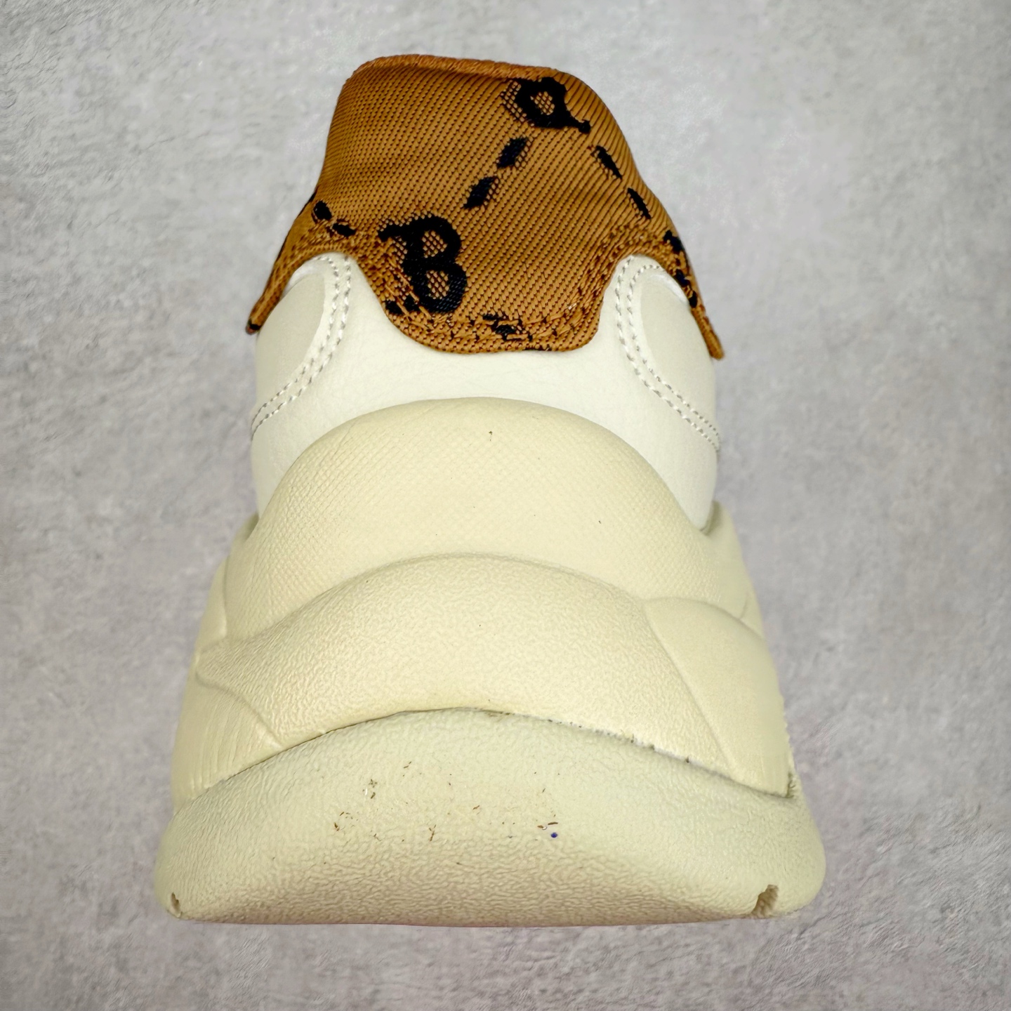 图片[8]-＃特价福利 MLB BigBall Chunky纽约洋基队增高复古风印花老爹鞋 MLB是韩国F&F旗下潮流服装品牌 拥有150年历史的经典传统 是街头文化和国际生活方式的领导者 MLB拥有包括男装、女装、童装、配饰在内的全品类服饰 提供覆盖各性别、各年龄层、From Head to Toe的穿搭装备 其产品结合了韩国的时尚造型与质感 展现了运动服饰也可以兼具时尚潮流的风格 在产品设计上 MLB不仅融合了美国职业棒球大联盟的各当家球队 更结合了棒球运动中的各个元素 复古风范自信控场 复古鞋型率先勾描独特的自我态度 在经典线条与时尚元素的精彩交织下刷新街头复古运动风潮 质感十足兼备卓越的舒适透气性能迎合夏日追求的自在脚感。尺码：36 36.5 37.5 38 38.5 39 40 40.5 41 42 42.5 43 44 44.5 45-选品中心