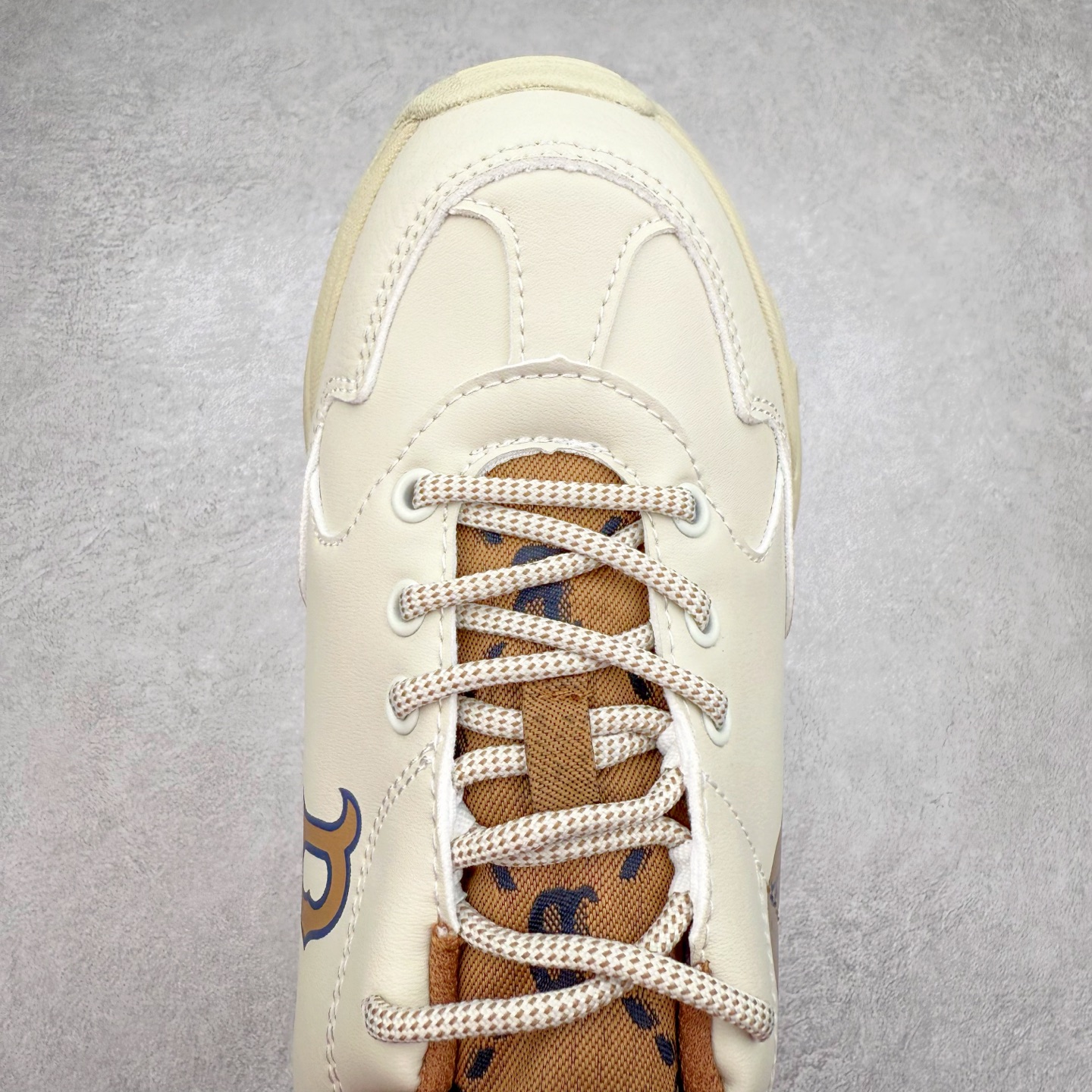 图片[4]-＃特价福利 MLB BigBall Chunky纽约洋基队增高复古风印花老爹鞋 MLB是韩国F&F旗下潮流服装品牌 拥有150年历史的经典传统 是街头文化和国际生活方式的领导者 MLB拥有包括男装、女装、童装、配饰在内的全品类服饰 提供覆盖各性别、各年龄层、From Head to Toe的穿搭装备 其产品结合了韩国的时尚造型与质感 展现了运动服饰也可以兼具时尚潮流的风格 在产品设计上 MLB不仅融合了美国职业棒球大联盟的各当家球队 更结合了棒球运动中的各个元素 复古风范自信控场 复古鞋型率先勾描独特的自我态度 在经典线条与时尚元素的精彩交织下刷新街头复古运动风潮 质感十足兼备卓越的舒适透气性能迎合夏日追求的自在脚感。尺码：36 36.5 37.5 38 38.5 39 40 40.5 41 42 42.5 43 44 44.5 45-选品中心