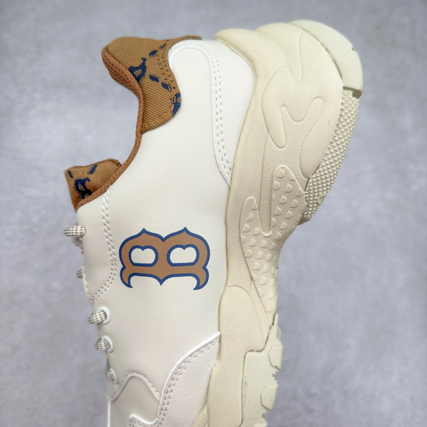 图片[7]-＃特价福利 MLB BigBall Chunky纽约洋基队增高复古风印花老爹鞋 MLB是韩国F&F旗下潮流服装品牌 拥有150年历史的经典传统 是街头文化和国际生活方式的领导者 MLB拥有包括男装、女装、童装、配饰在内的全品类服饰 提供覆盖各性别、各年龄层、From Head to Toe的穿搭装备 其产品结合了韩国的时尚造型与质感 展现了运动服饰也可以兼具时尚潮流的风格 在产品设计上 MLB不仅融合了美国职业棒球大联盟的各当家球队 更结合了棒球运动中的各个元素 复古风范自信控场 复古鞋型率先勾描独特的自我态度 在经典线条与时尚元素的精彩交织下刷新街头复古运动风潮 质感十足兼备卓越的舒适透气性能迎合夏日追求的自在脚感。尺码：36 36.5 37.5 38 38.5 39 40 40.5 41 42 42.5 43 44 44.5 45-选品中心