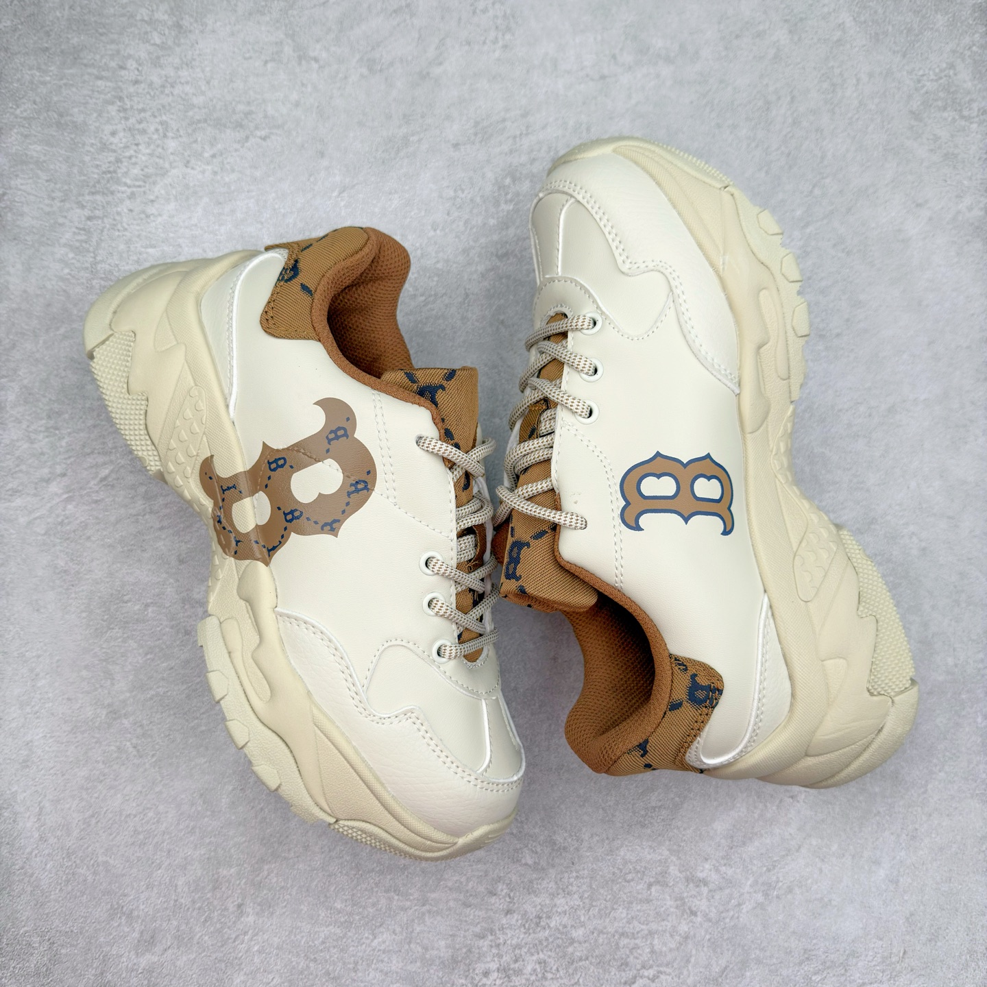 图片[3]-＃特价福利 MLB BigBall Chunky纽约洋基队增高复古风印花老爹鞋 MLB是韩国F&F旗下潮流服装品牌 拥有150年历史的经典传统 是街头文化和国际生活方式的领导者 MLB拥有包括男装、女装、童装、配饰在内的全品类服饰 提供覆盖各性别、各年龄层、From Head to Toe的穿搭装备 其产品结合了韩国的时尚造型与质感 展现了运动服饰也可以兼具时尚潮流的风格 在产品设计上 MLB不仅融合了美国职业棒球大联盟的各当家球队 更结合了棒球运动中的各个元素 复古风范自信控场 复古鞋型率先勾描独特的自我态度 在经典线条与时尚元素的精彩交织下刷新街头复古运动风潮 质感十足兼备卓越的舒适透气性能迎合夏日追求的自在脚感。尺码：36 36.5 37.5 38 38.5 39 40 40.5 41 42 42.5 43 44 44.5 45-选品中心