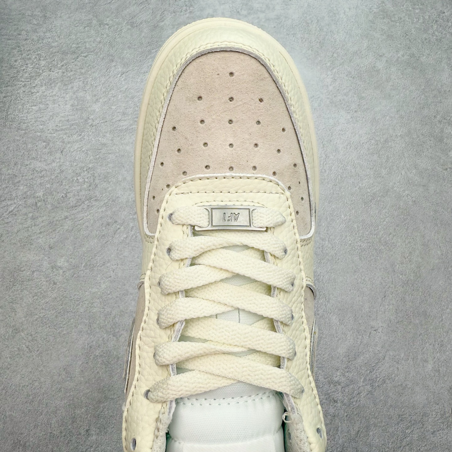 图片[4]-＃福利特价 NK Air Force 1´07 Low 空军一号低帮百搭休闲运动板鞋 柔软、弹性十足的缓震性能和出色的中底设计 横跨复古与现代的外型结合 造就出风靡全球 三十多年的Force 1 直到今天还深受青睐 尺码：36 36.5 37.5 38 38.5 39 40 40.5 41 42 42.5 43 44 44.5 45-选品中心