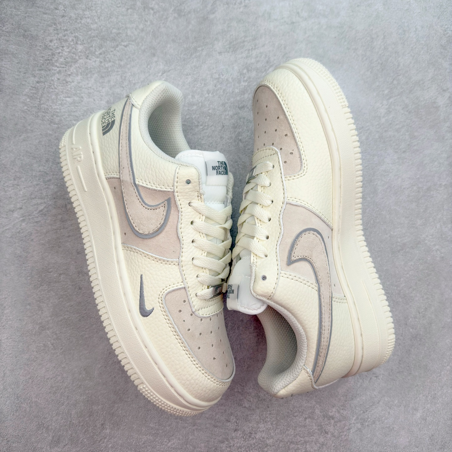 图片[3]-＃福利特价 NK Air Force 1´07 Low 空军一号低帮百搭休闲运动板鞋 柔软、弹性十足的缓震性能和出色的中底设计 横跨复古与现代的外型结合 造就出风靡全球 三十多年的Force 1 直到今天还深受青睐 尺码：36 36.5 37.5 38 38.5 39 40 40.5 41 42 42.5 43 44 44.5 45-选品中心