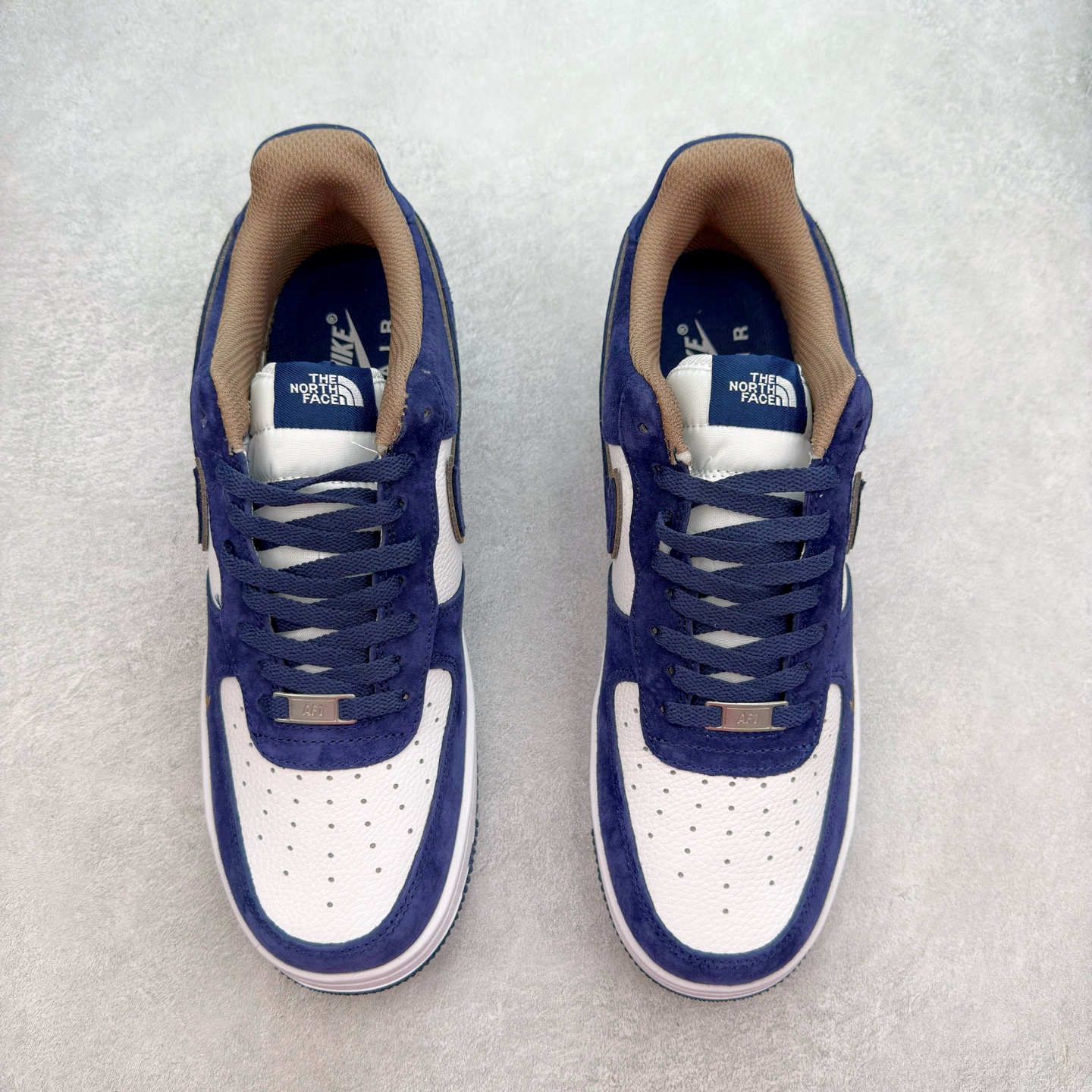 图片[2]-＃福利特价 NK Air Force 1´07 Low 空军一号低帮百搭休闲运动板鞋 柔软、弹性十足的缓震性能和出色的中底设计 横跨复古与现代的外型结合 造就出风靡全球 三十多年的Force 1 直到今天还深受青睐 尺码：36 36.5 37.5 38 38.5 39 40 40.5 41 42 42.5 43 44 44.5 45-选品中心