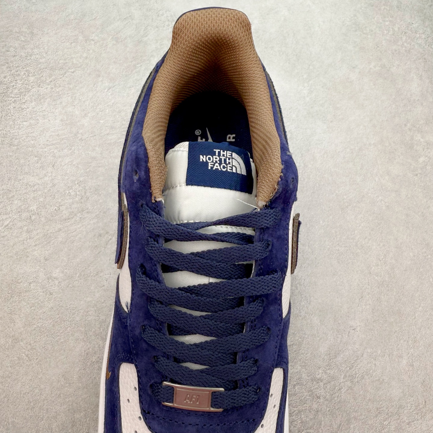 图片[5]-＃福利特价 NK Air Force 1´07 Low 空军一号低帮百搭休闲运动板鞋 柔软、弹性十足的缓震性能和出色的中底设计 横跨复古与现代的外型结合 造就出风靡全球 三十多年的Force 1 直到今天还深受青睐 尺码：36 36.5 37.5 38 38.5 39 40 40.5 41 42 42.5 43 44 44.5 45-选品中心