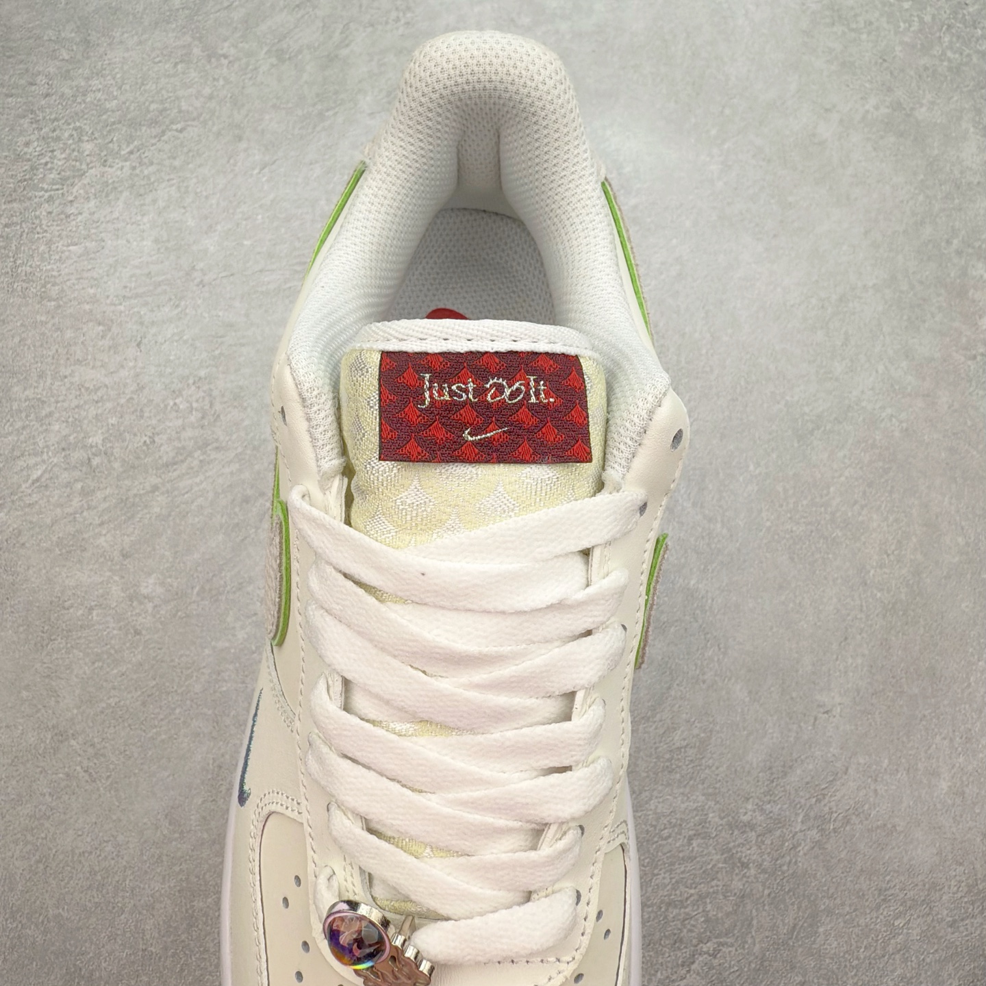 图片[5]-＃福利特价 NK Air Force 1´07 Low 空军一号低帮百搭休闲运动板鞋 柔软、弹性十足的缓震性能和出色的中底设计 横跨复古与现代的外型结合 造就出风靡全球 三十多年的Force 1 直到今天还深受青睐 尺码：36 36.5 37.5 38 38.5 39 40 40.5 41 42 42.5 43 44 44.5 45-选品中心