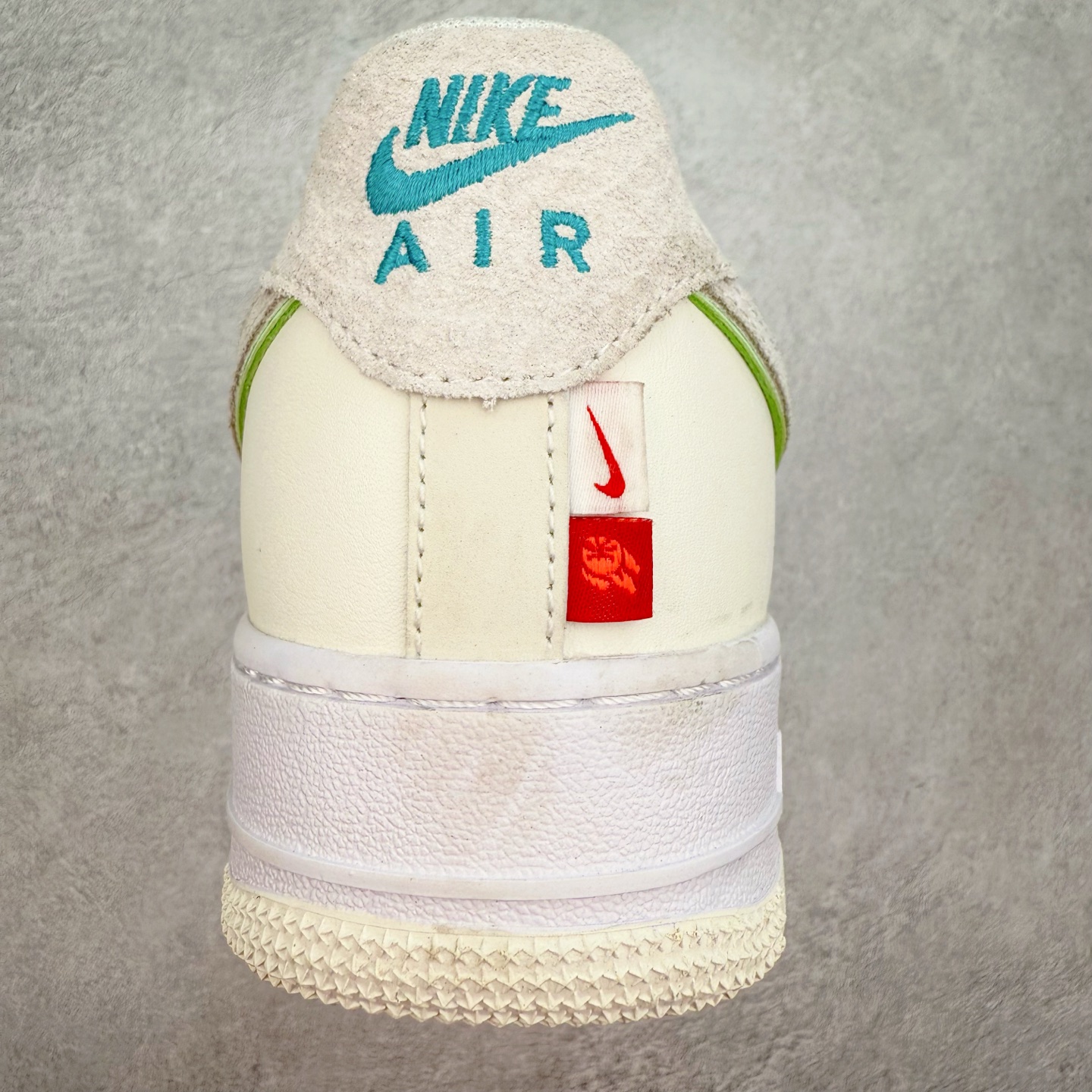 图片[8]-＃福利特价 NK Air Force 1´07 Low 空军一号低帮百搭休闲运动板鞋 柔软、弹性十足的缓震性能和出色的中底设计 横跨复古与现代的外型结合 造就出风靡全球 三十多年的Force 1 直到今天还深受青睐 尺码：36 36.5 37.5 38 38.5 39 40 40.5 41 42 42.5 43 44 44.5 45-选品中心