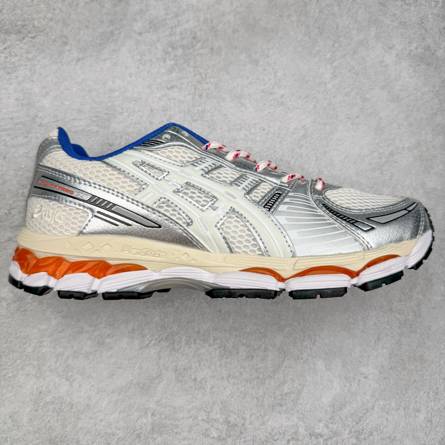 ＃FA ASICS GEL-KAYANO 14 亚瑟士K14系列户外复古潮流百搭织物合成革缓震休闲跑步鞋 原装纸板楦头开发 独家私模五层组合大底 原厂定制缓震硅胶加持 原盒原配 官方四联吊牌 原装Ortholite轻量化鞋垫 设计师 Hidenori Yamashita 以「Flash」一词为灵感 创造出未来感金属色鞋面 改造升级内在性能 由内而外全面革新 为 GEL-KAYANO 家族传承及经典跑鞋文化的延续 创下里程碑式作品 K14跑鞋重新诠释了复古的跑步形状 并以其 2000 年代后期的美学理念重新铺装 银色与蓝色的鞋面极为高档 网面铺陈与鞋面、鞋头多处细节位增添了透气性 鞋后跟部中底上以及多密度耐磨鞋底增加了 GEL 缓震胶 提供高抗冲击性、缓冲性、可保护脚部免受地面冲击的影响 穿着舒适性十足 尺码：35.5 36 37 37.5 38 39 39.5 40.5 41.5 42 42.5 43.5 44 45-选品中心