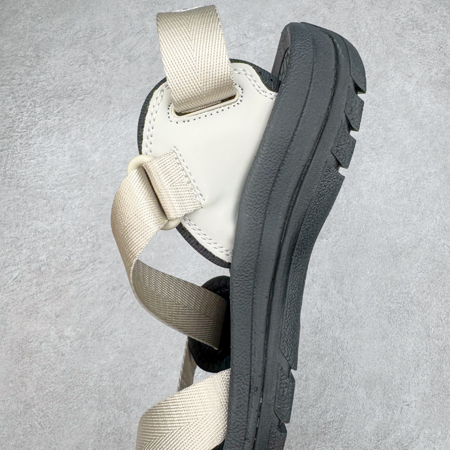 图片[7]-KEEN Zerraport 2 科恩户外一字扣式休闲露营包头凉鞋舒适轻便耐磨溯溪鞋 KEEN诞生于2003年的美国人气户外品牌，以一双“保护脚趾”且能涉足水域的户外凉鞋NEWPORT诞生为契机，开启原创制鞋之路。KEEN相信，天空之下即是户外，因为户外不一定是极具挑战性的独自冒险，也可以是与朋友、家人和宠物一同分享外面的世界。同时，KEEN从诞生之初便始终贯彻环保制鞋的理念，不断创造出优秀的原创奇履。脚踏实地，致力向善。我们想和世界产生更多交集为世界减少更多负担，和你趣户外、趣做自己、趣环保让地球和生活都变得更美好。尺码：36 36.5 37.5 38 38.5 39 40 40.5 41 42 42.5 43 44 44.5 45-选品中心