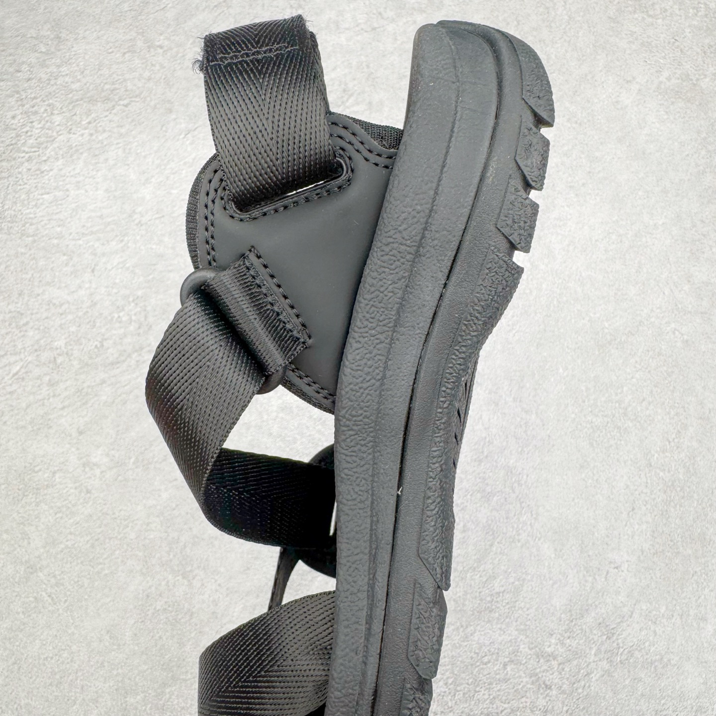 图片[7]-KEEN Zerraport 2 科恩户外一字扣式休闲露营包头凉鞋舒适轻便耐磨溯溪鞋 KEEN诞生于2003年的美国人气户外品牌，以一双“保护脚趾”且能涉足水域的户外凉鞋NEWPORT诞生为契机，开启原创制鞋之路。KEEN相信，天空之下即是户外，因为户外不一定是极具挑战性的独自冒险，也可以是与朋友、家人和宠物一同分享外面的世界。同时，KEEN从诞生之初便始终贯彻环保制鞋的理念，不断创造出优秀的原创奇履。脚踏实地，致力向善。我们想和世界产生更多交集为世界减少更多负担，和你趣户外、趣做自己、趣环保让地球和生活都变得更美好。尺码：36 36.5 37.5 38 38.5 39 40 40.5 41 42 42.5 43 44 44.5 45-选品中心