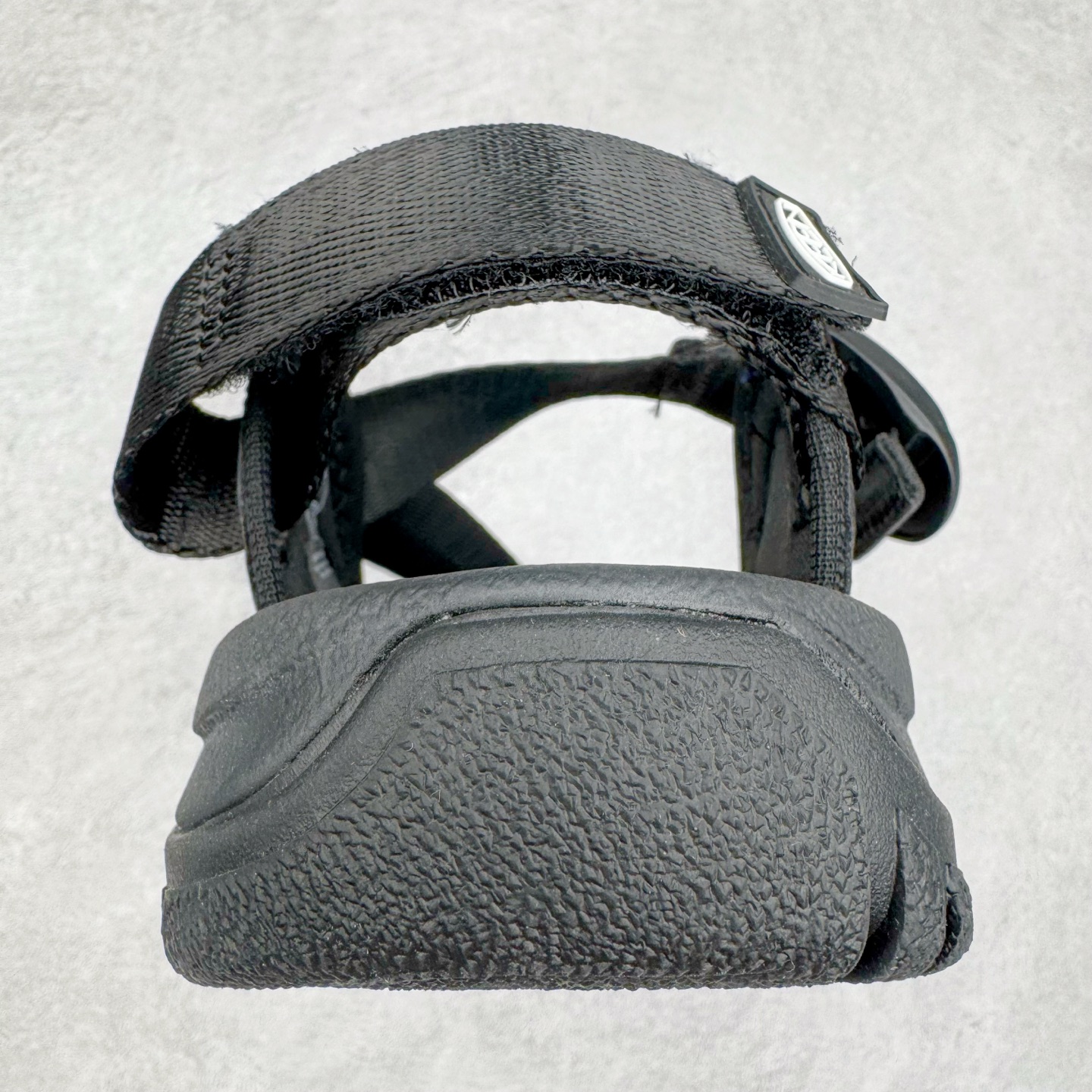 图片[8]-KEEN Zerraport 2 科恩户外一字扣式休闲露营包头凉鞋舒适轻便耐磨溯溪鞋 KEEN诞生于2003年的美国人气户外品牌，以一双“保护脚趾”且能涉足水域的户外凉鞋NEWPORT诞生为契机，开启原创制鞋之路。KEEN相信，天空之下即是户外，因为户外不一定是极具挑战性的独自冒险，也可以是与朋友、家人和宠物一同分享外面的世界。同时，KEEN从诞生之初便始终贯彻环保制鞋的理念，不断创造出优秀的原创奇履。脚踏实地，致力向善。我们想和世界产生更多交集为世界减少更多负担，和你趣户外、趣做自己、趣环保让地球和生活都变得更美好。尺码：36 36.5 37.5 38 38.5 39 40 40.5 41 42 42.5 43 44 44.5 45-选品中心