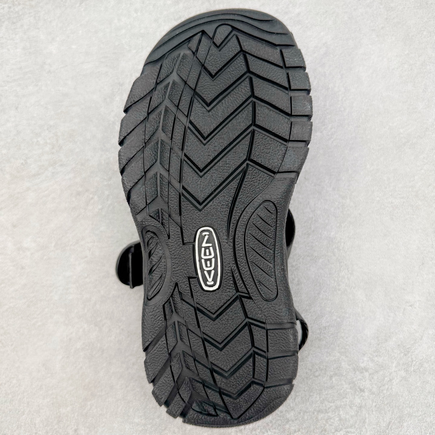 图片[9]-KEEN Zerraport 2 科恩户外一字扣式休闲露营包头凉鞋舒适轻便耐磨溯溪鞋 KEEN诞生于2003年的美国人气户外品牌，以一双“保护脚趾”且能涉足水域的户外凉鞋NEWPORT诞生为契机，开启原创制鞋之路。KEEN相信，天空之下即是户外，因为户外不一定是极具挑战性的独自冒险，也可以是与朋友、家人和宠物一同分享外面的世界。同时，KEEN从诞生之初便始终贯彻环保制鞋的理念，不断创造出优秀的原创奇履。脚踏实地，致力向善。我们想和世界产生更多交集为世界减少更多负担，和你趣户外、趣做自己、趣环保让地球和生活都变得更美好。尺码：36 36.5 37.5 38 38.5 39 40 40.5 41 42 42.5 43 44 44.5 45-选品中心