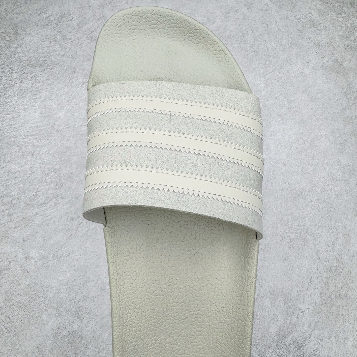 图片[4]-Fear of God x AD Originals Unisex FOG联名一字拖鞋 IH2273 尺码：36 36.5 37.5 38 38.5 39 40 40.5 41 42 42.5 43 44 44.5 45 46-选品中心