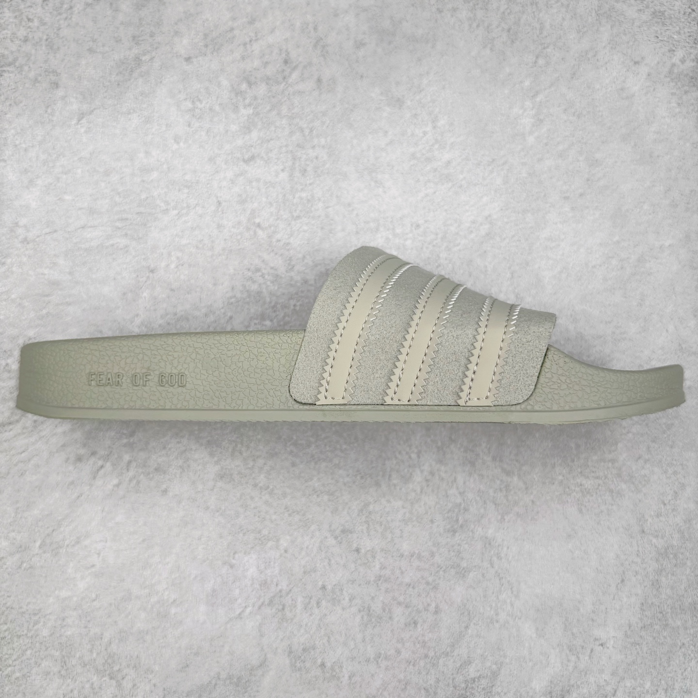 Fear of God x AD Originals Unisex FOG联名一字拖鞋 IH2273 尺码:36 36.5 37.5 38 38.5 39 40 40.5 41 42 42.5 43 44 44.5 45 46-选品中心