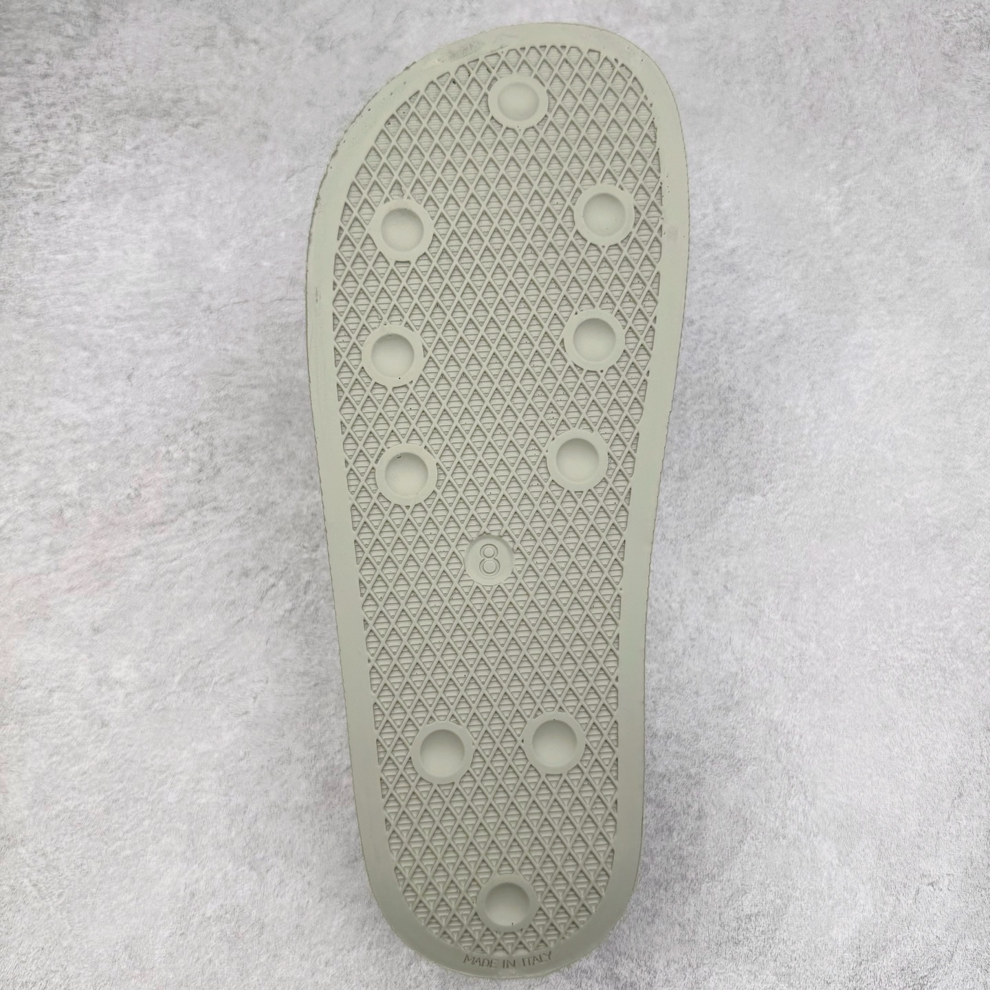 图片[9]-Fear of God x AD Originals Unisex FOG联名一字拖鞋 IH2273 尺码：36 36.5 37.5 38 38.5 39 40 40.5 41 42 42.5 43 44 44.5 45 46-选品中心