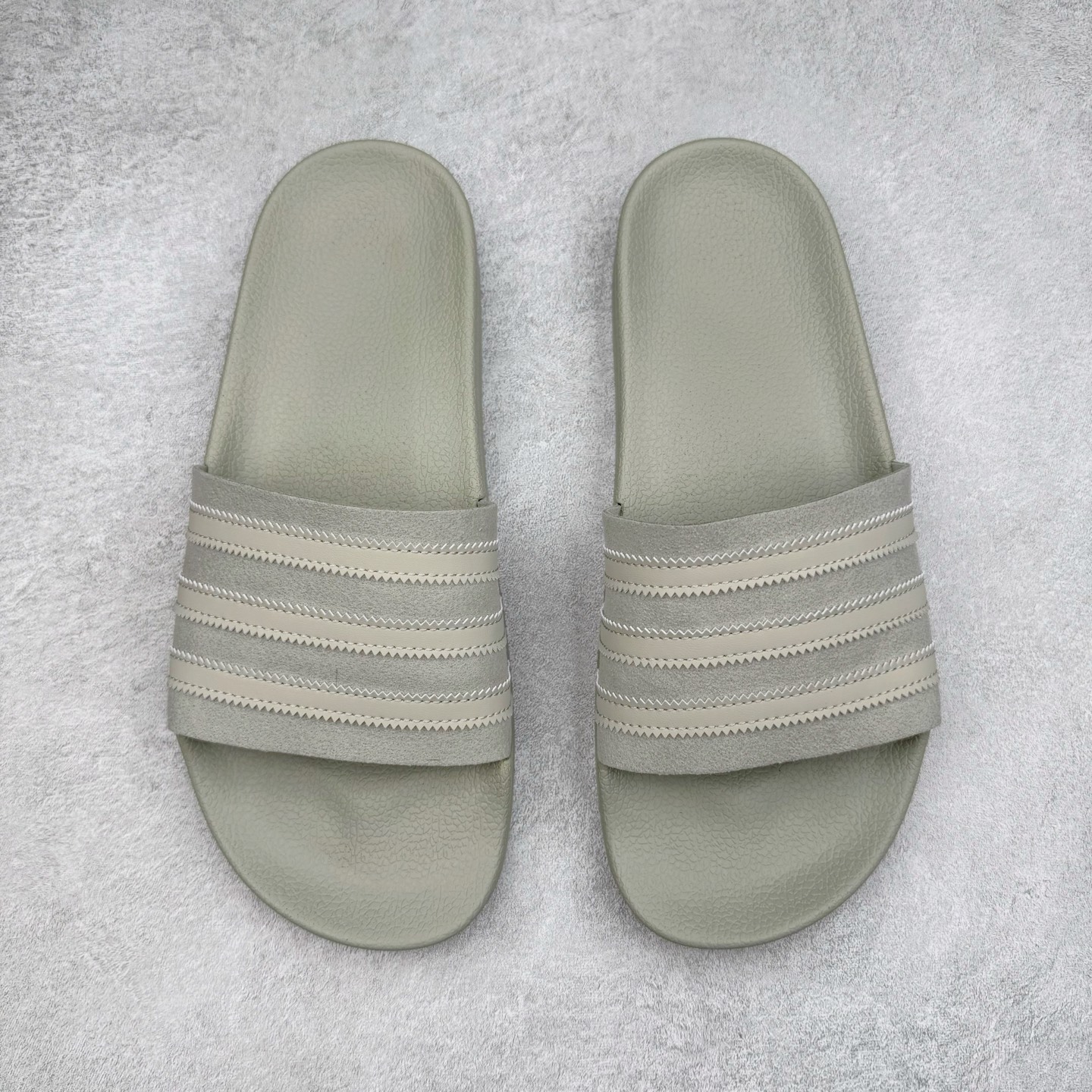 图片[2]-Fear of God x AD Originals Unisex FOG联名一字拖鞋 IH2273 尺码：36 36.5 37.5 38 38.5 39 40 40.5 41 42 42.5 43 44 44.5 45 46-选品中心