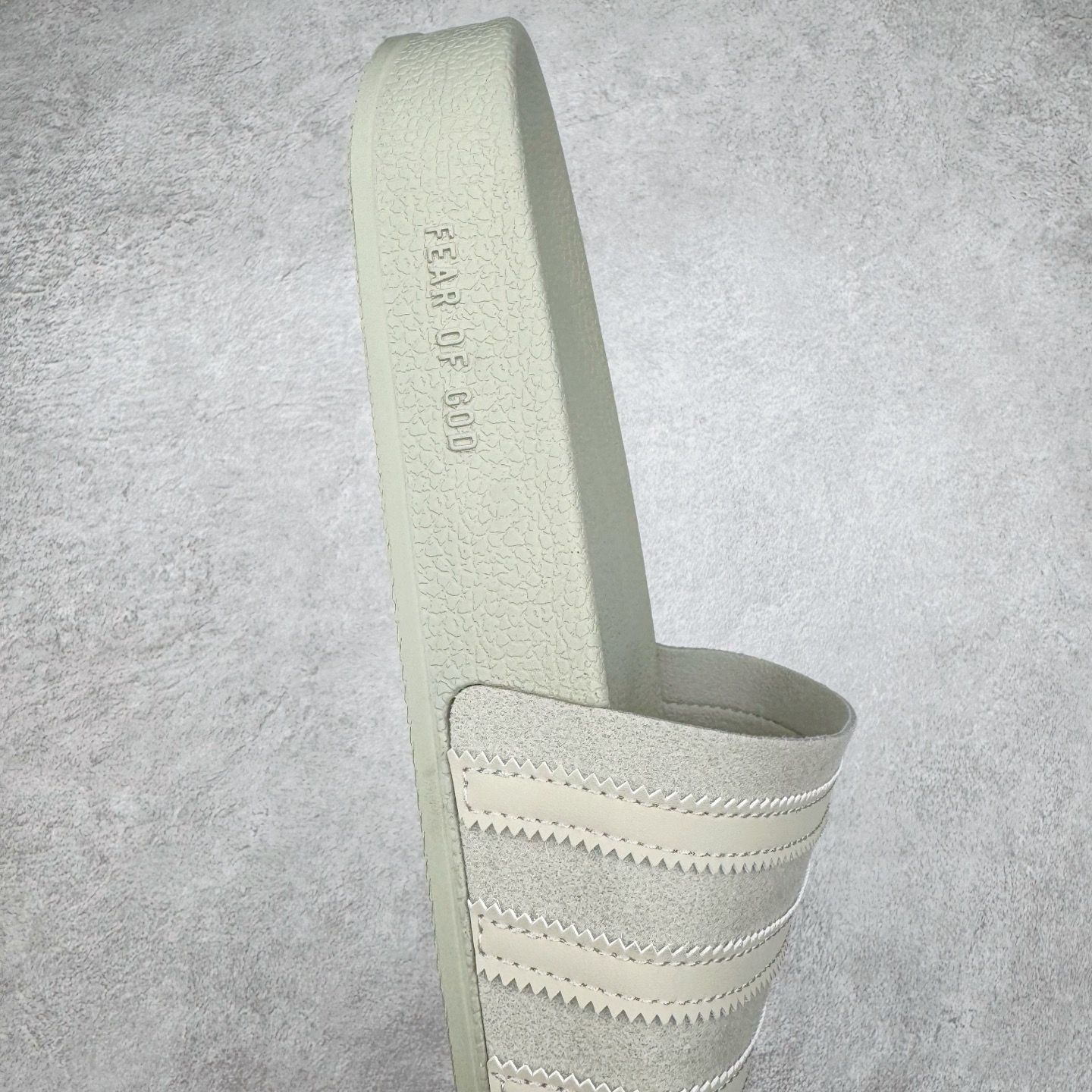 图片[6]-Fear of God x AD Originals Unisex FOG联名一字拖鞋 IH2273 尺码：36 36.5 37.5 38 38.5 39 40 40.5 41 42 42.5 43 44 44.5 45 46-选品中心