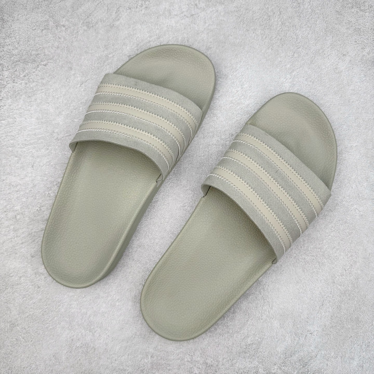 图片[3]-Fear of God x AD Originals Unisex FOG联名一字拖鞋 IH2273 尺码：36 36.5 37.5 38 38.5 39 40 40.5 41 42 42.5 43 44 44.5 45 46-选品中心