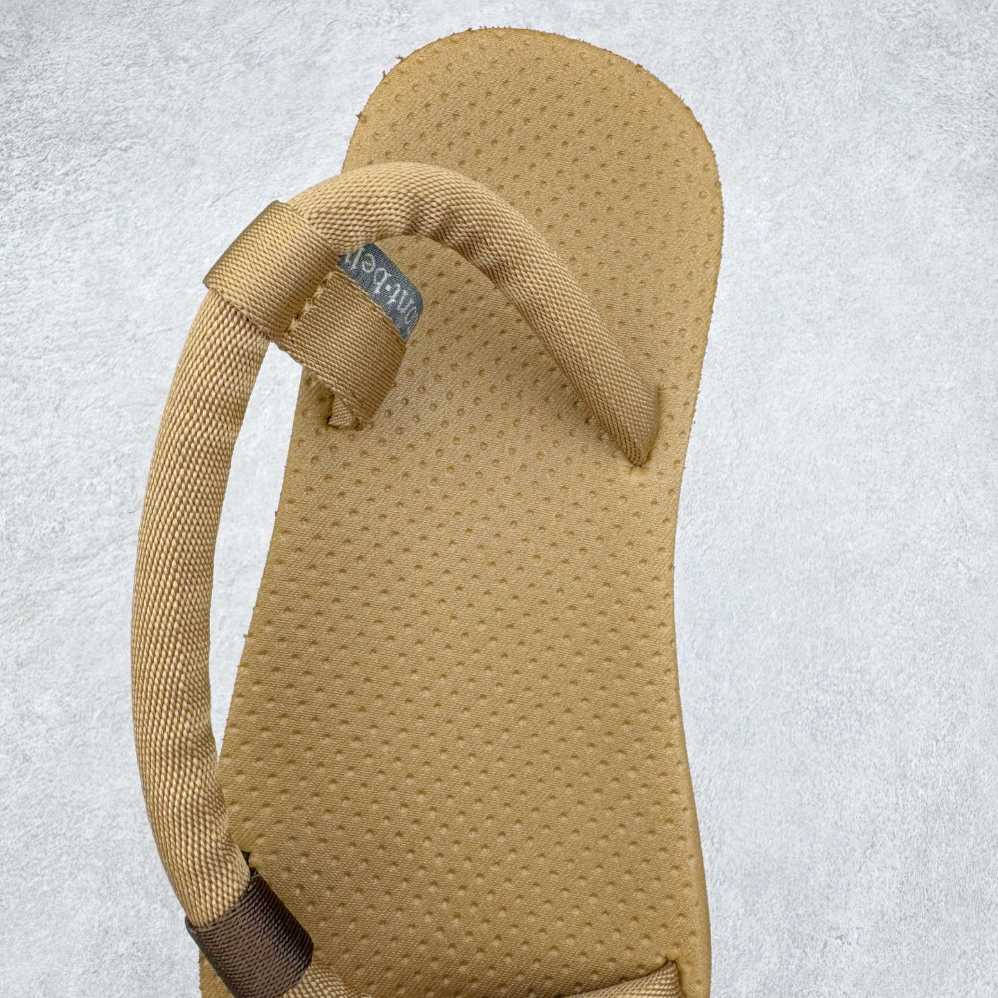 图片[5]-MONTBELL 美山耐磨舒适轻便户外休闲沙滩 一字带凉鞋 男女同款 这款凉鞋，采用双层鞋底设计内底轻便EVA，穿着舒适外底橡胶所制，防滑兼备 mont•bell原创的S形绑带即使穿着袜子也可以穿着后跟魔术贴调节方便 从攀岩产品开始，mont-bel/将专业户外运动推广至大众视野，提供适合不同年龄层消费者的全面产品系列。目前的产品线已发展到涵盖休闲、通勤、旅行、城市户外露营到专业攀登、滑雪、骑行、甚至农林牧渔、防灾、极地等涉及户外生态的方方面面。 尺码：36 36.5 37.5 38 38.5 39 40 40.5 41 42 42.5 43 44 44.5 45-选品中心