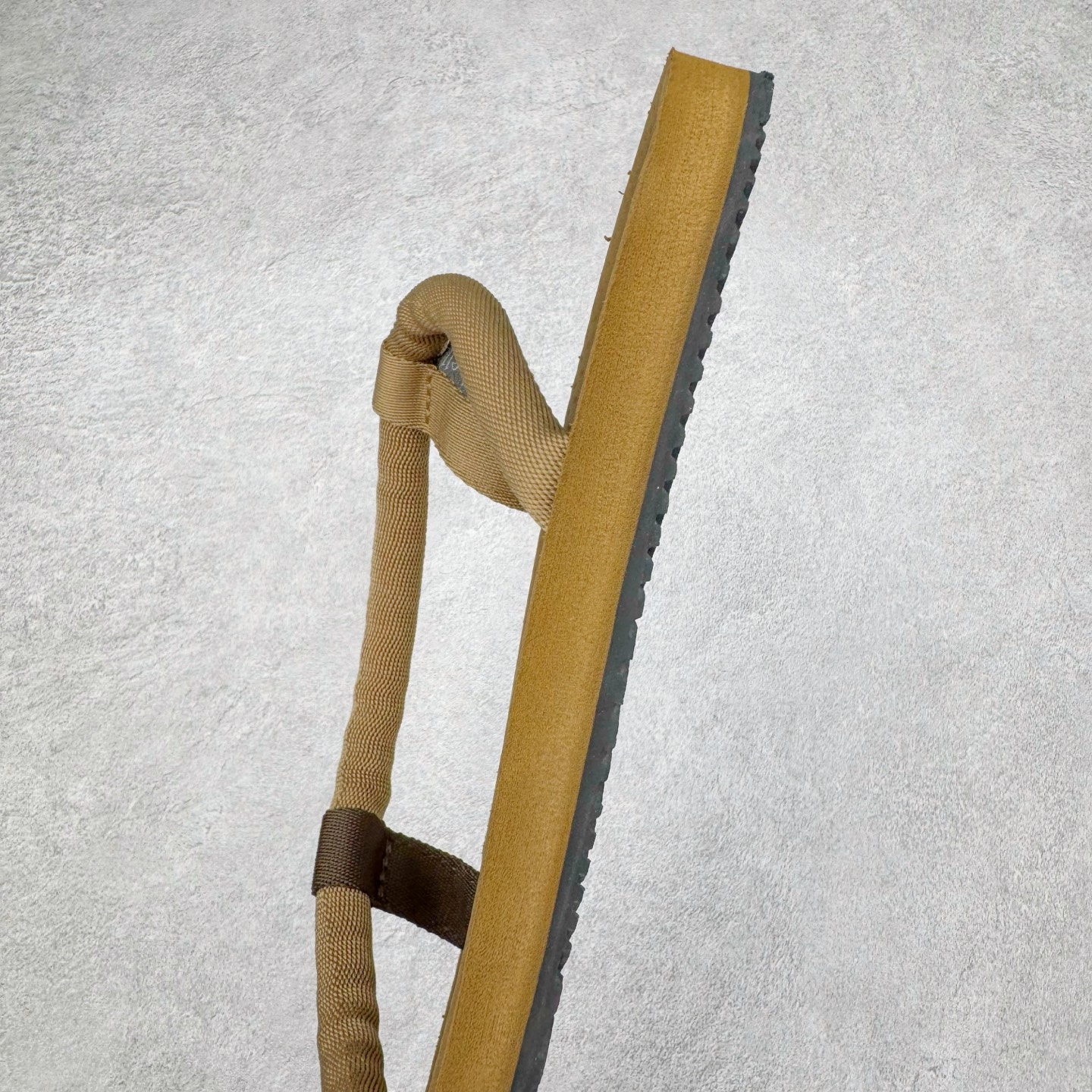 图片[7]-MONTBELL 美山耐磨舒适轻便户外休闲沙滩 一字带凉鞋 男女同款 这款凉鞋，采用双层鞋底设计内底轻便EVA，穿着舒适外底橡胶所制，防滑兼备 mont•bell原创的S形绑带即使穿着袜子也可以穿着后跟魔术贴调节方便 从攀岩产品开始，mont-bel/将专业户外运动推广至大众视野，提供适合不同年龄层消费者的全面产品系列。目前的产品线已发展到涵盖休闲、通勤、旅行、城市户外露营到专业攀登、滑雪、骑行、甚至农林牧渔、防灾、极地等涉及户外生态的方方面面。 尺码：36 36.5 37.5 38 38.5 39 40 40.5 41 42 42.5 43 44 44.5 45-选品中心