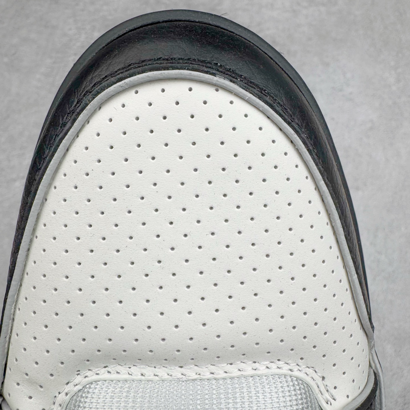 图片[15]-＃GD广顶 Louis Vuitton Trainer lv路易威登时装走秀运动时尚板鞋 外贸零售特供批次 2023全新纸板数据 印花高频效果碾压市面 市售天花板产物 耗时半年巨作 全套原厂新版原纸板楦头开发 原厂特供皮料加持 市场所有版本中综合最强的货品 GD实力大厂出品 全网最全配色更新最快 最成熟的做工稳定的品控 完美鞋型超高的清洁度 零毛边线头瑕疵 全套原楦原纸版原鞋开模 全网最具灵魂的版型 正确原装黄色鞋盒 正确中底印花 鞋面印花3D高频深度立体 全鞋电脑针车 紧密相连 针距密度一致 环保乳胶注塑鞋垫 厚度脚感还原原版 皮面裁剪部位 统一油边封口工艺 原装橡胶大底含胶量大底组合零偏差 专柜全套包装 防尘袋 说明书 质保卡 男女鞋 尺码：35 36 37 38 39 40 41 42 43 44 45-选品中心